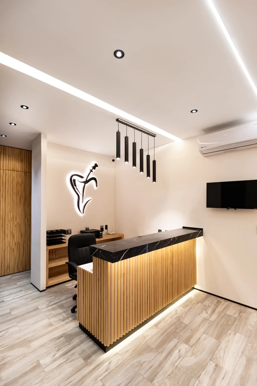 Sandoval Dental Care — detalle vertical del recinto