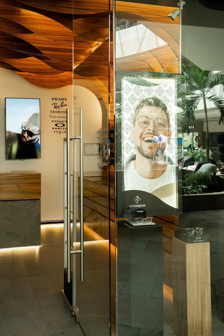 Lenteojitos — vista interior del espacio comercial