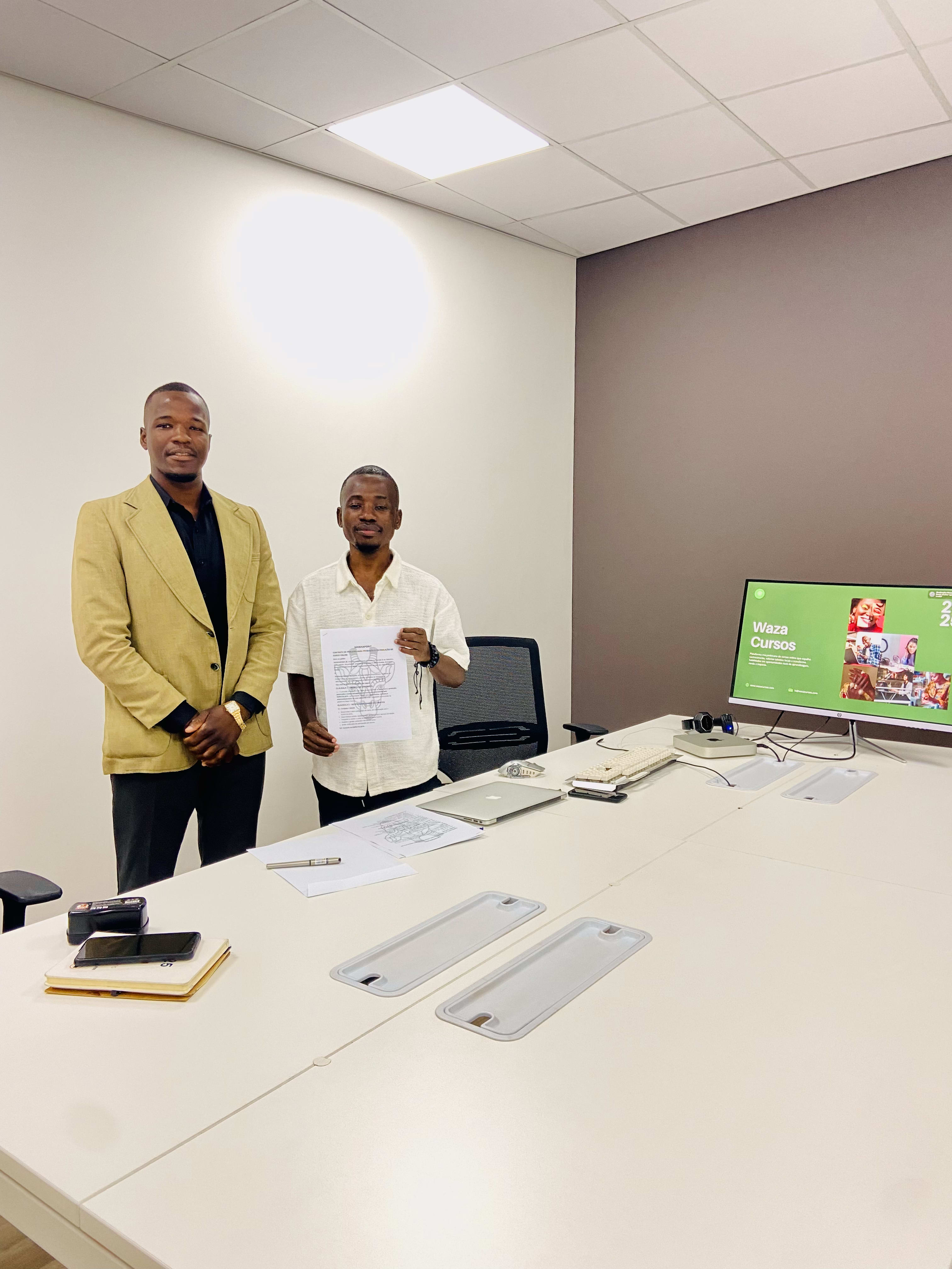 Equipa SavanaPoint em sessão de trabalho