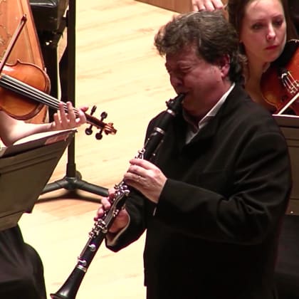 Director-solista con la Manchester Camerata