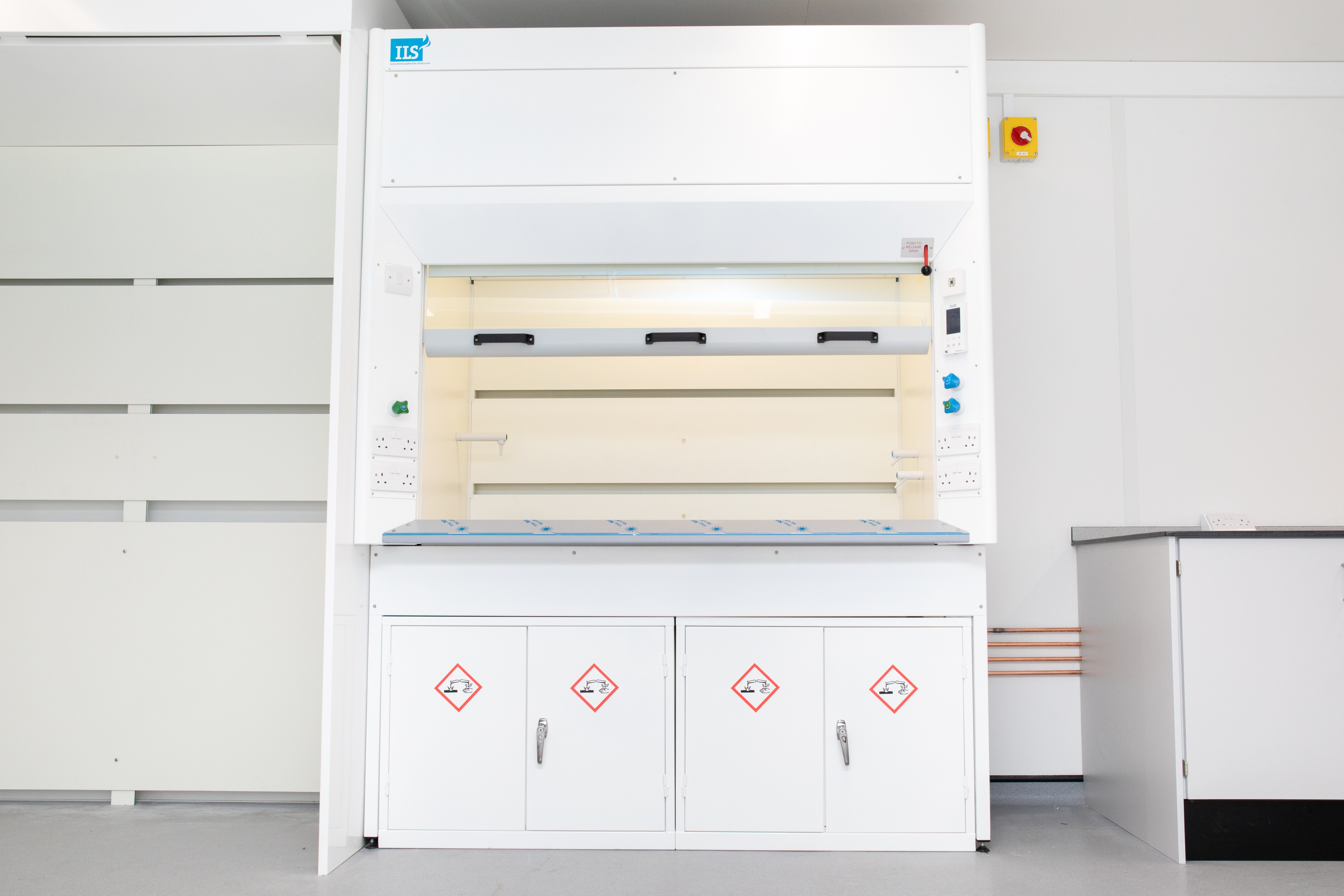 K8 Ducted Fume Cupboard - Close