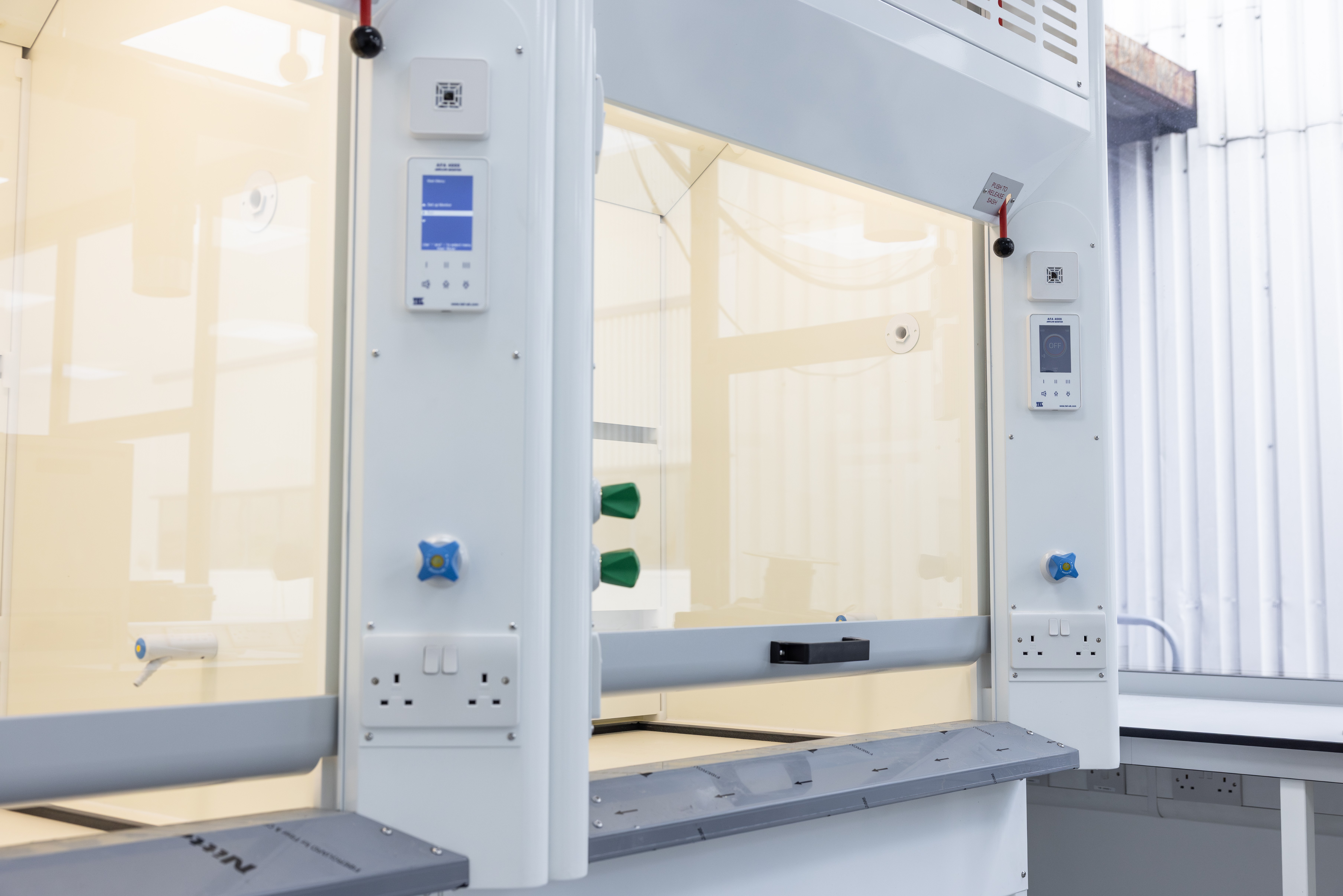 K8 Ducted Fume Cupboard - Close