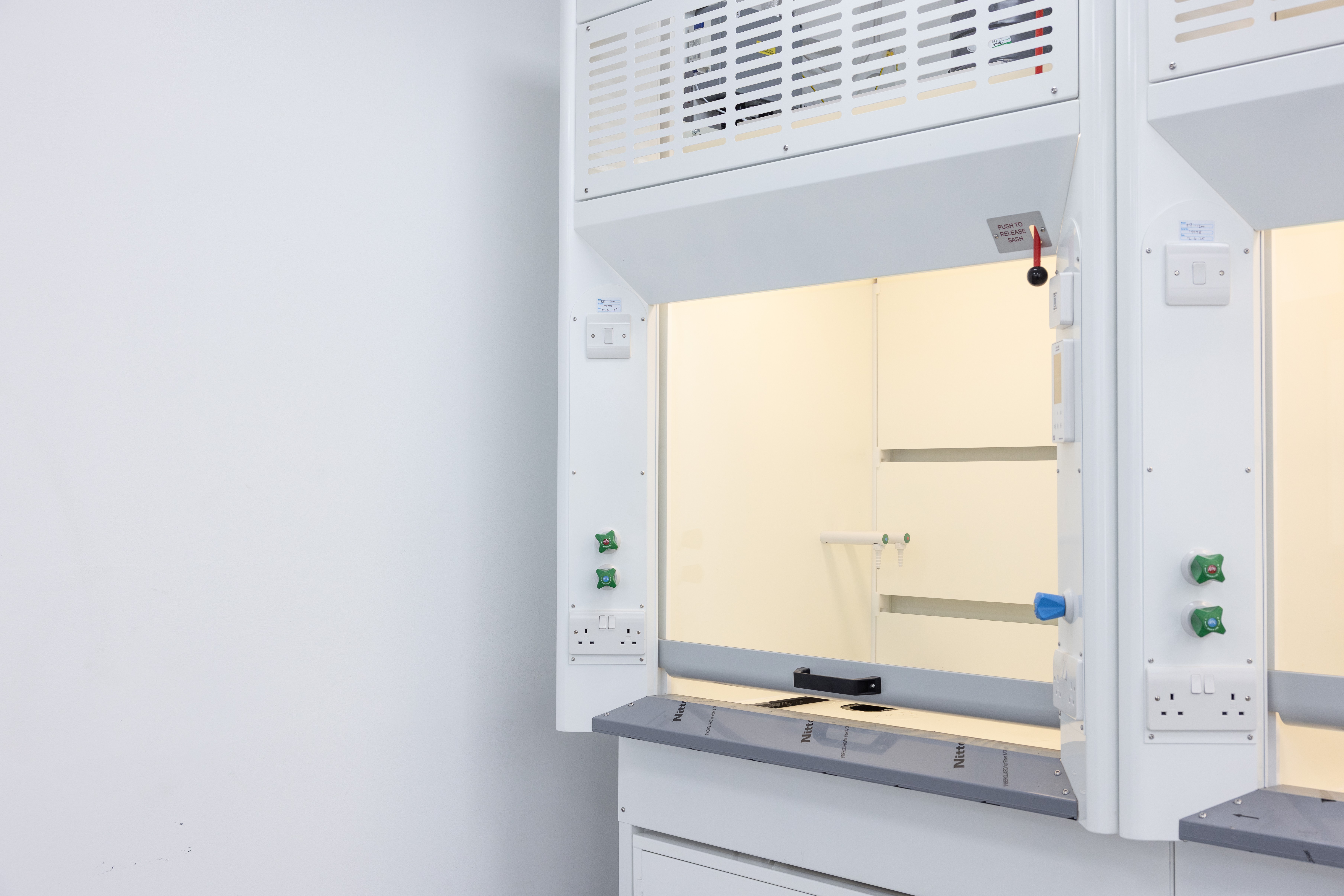 K8 Ducted Fume Cupboard