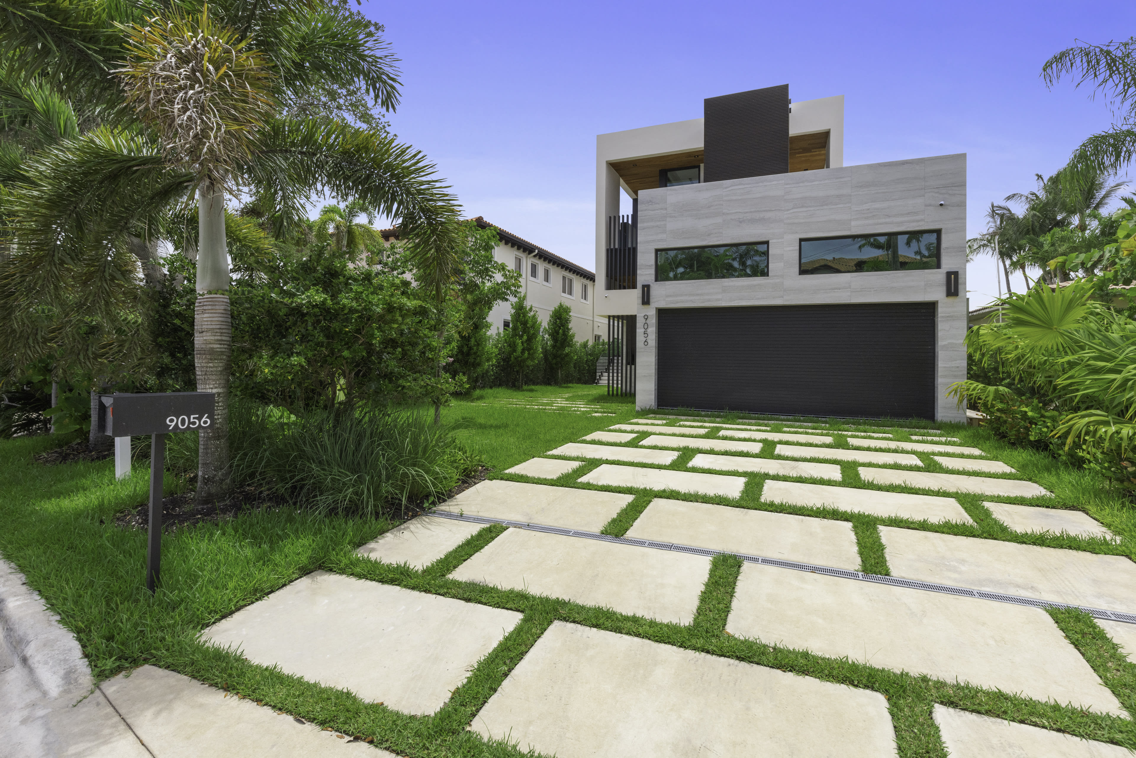 Waterfront Luxury state - Image 1