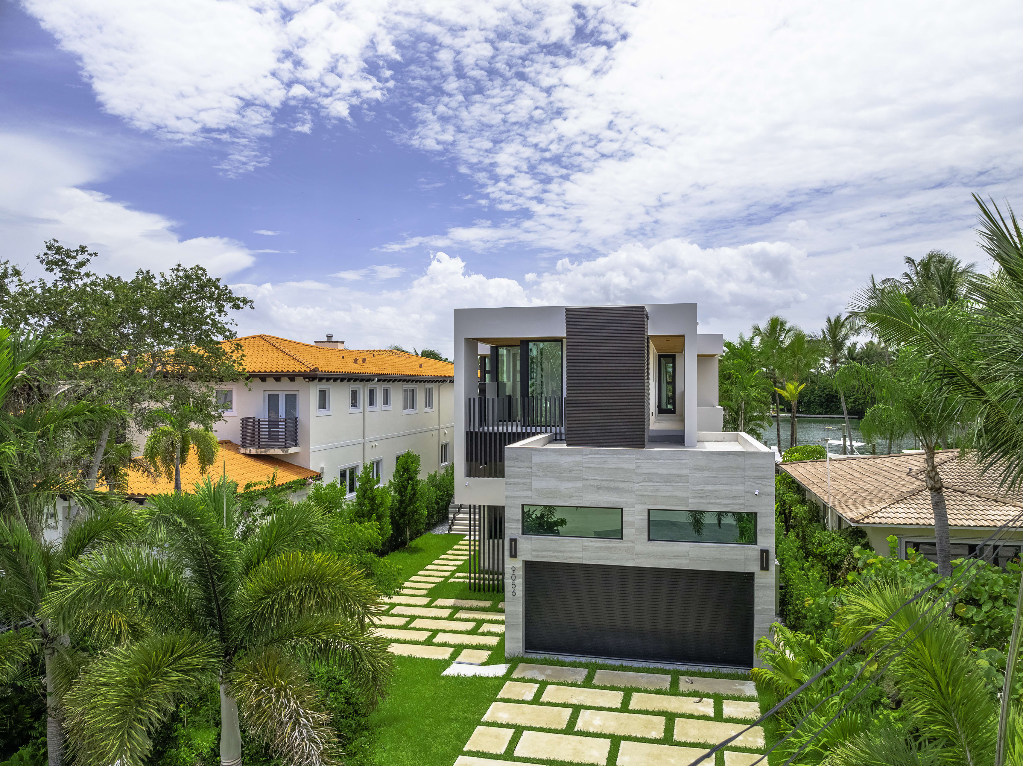 Waterfront Luxury state - Image 2