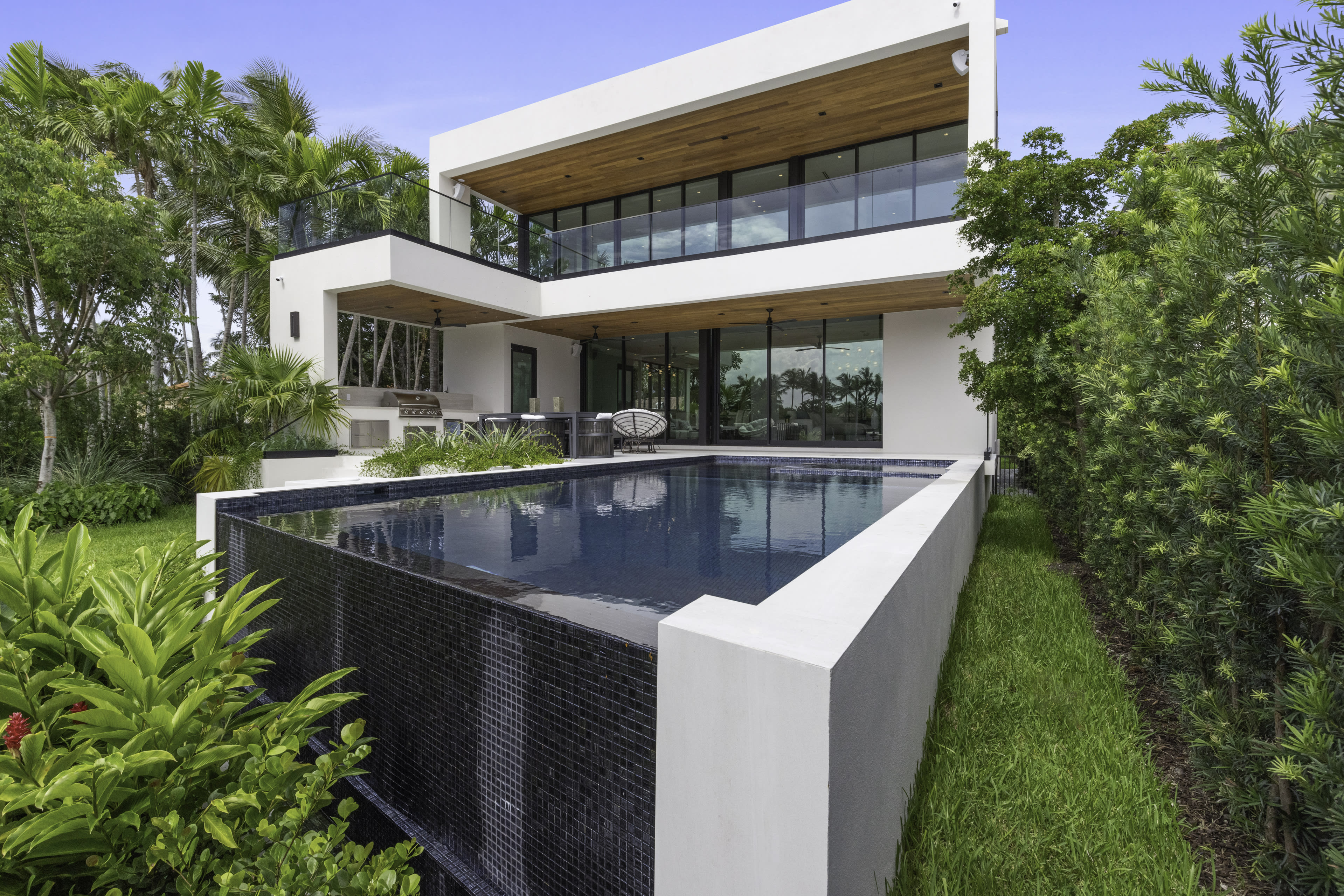 Waterfront Luxury state - Image 5