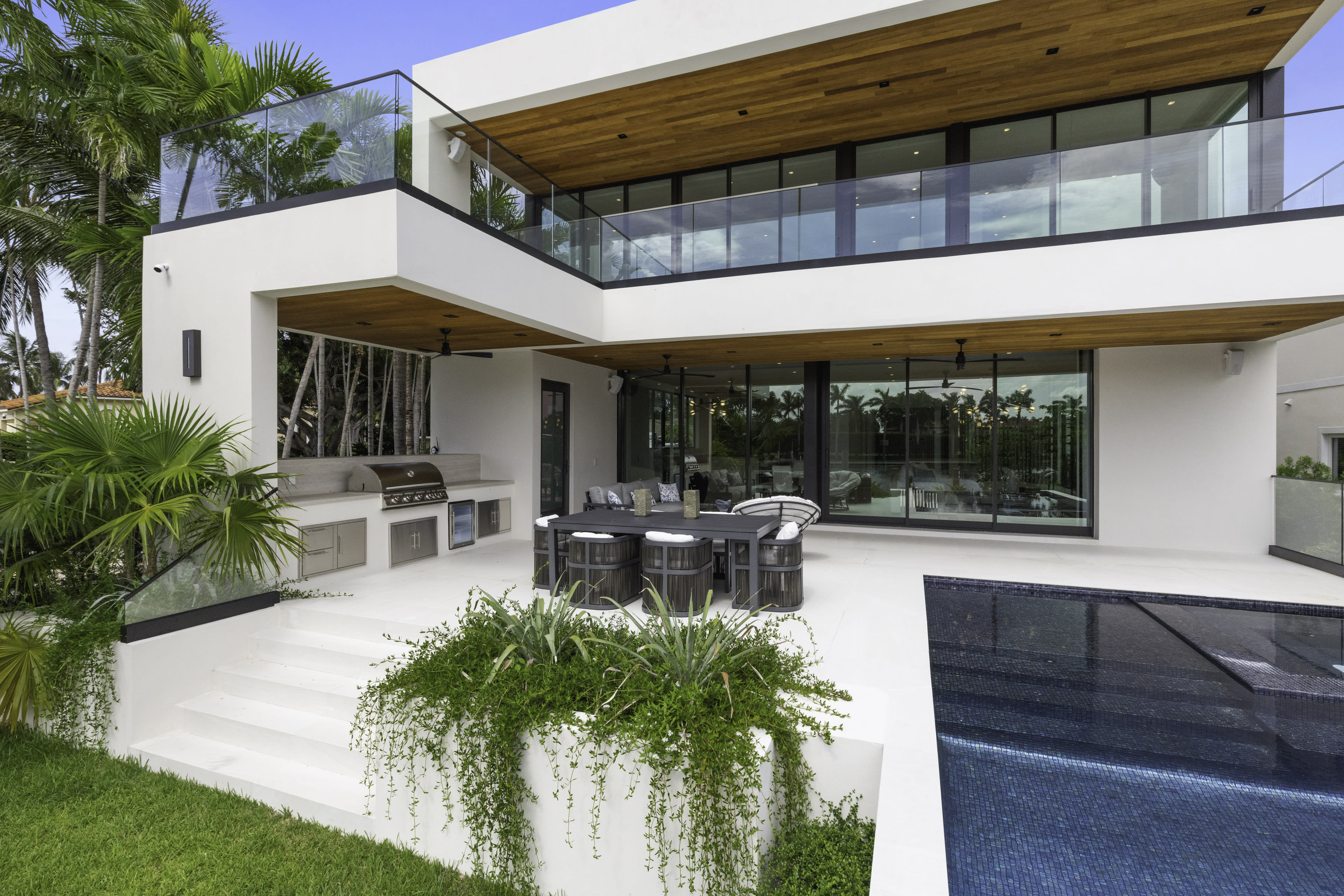 Waterfront Luxury state - Image 7