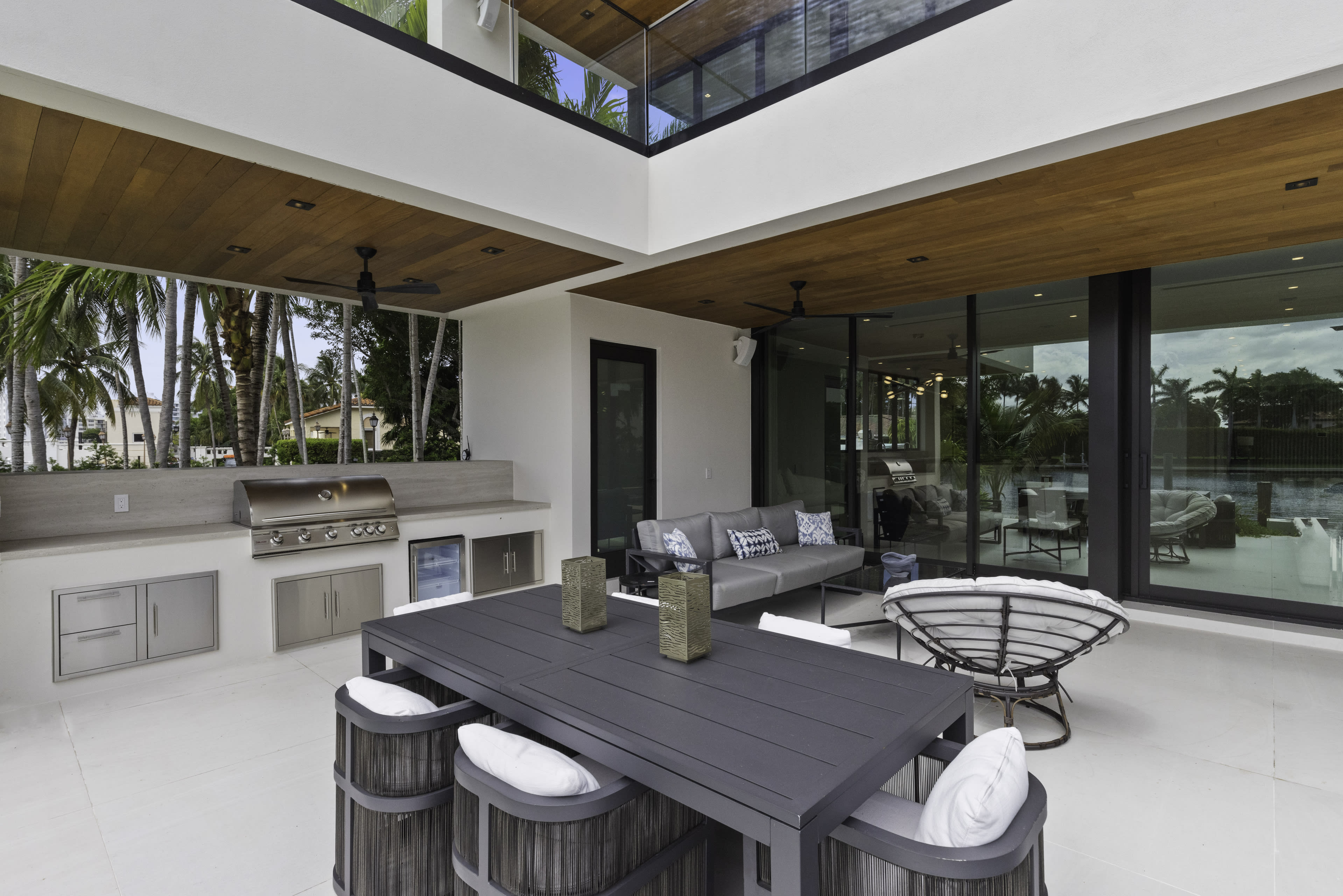 Waterfront Luxury state - Image 9