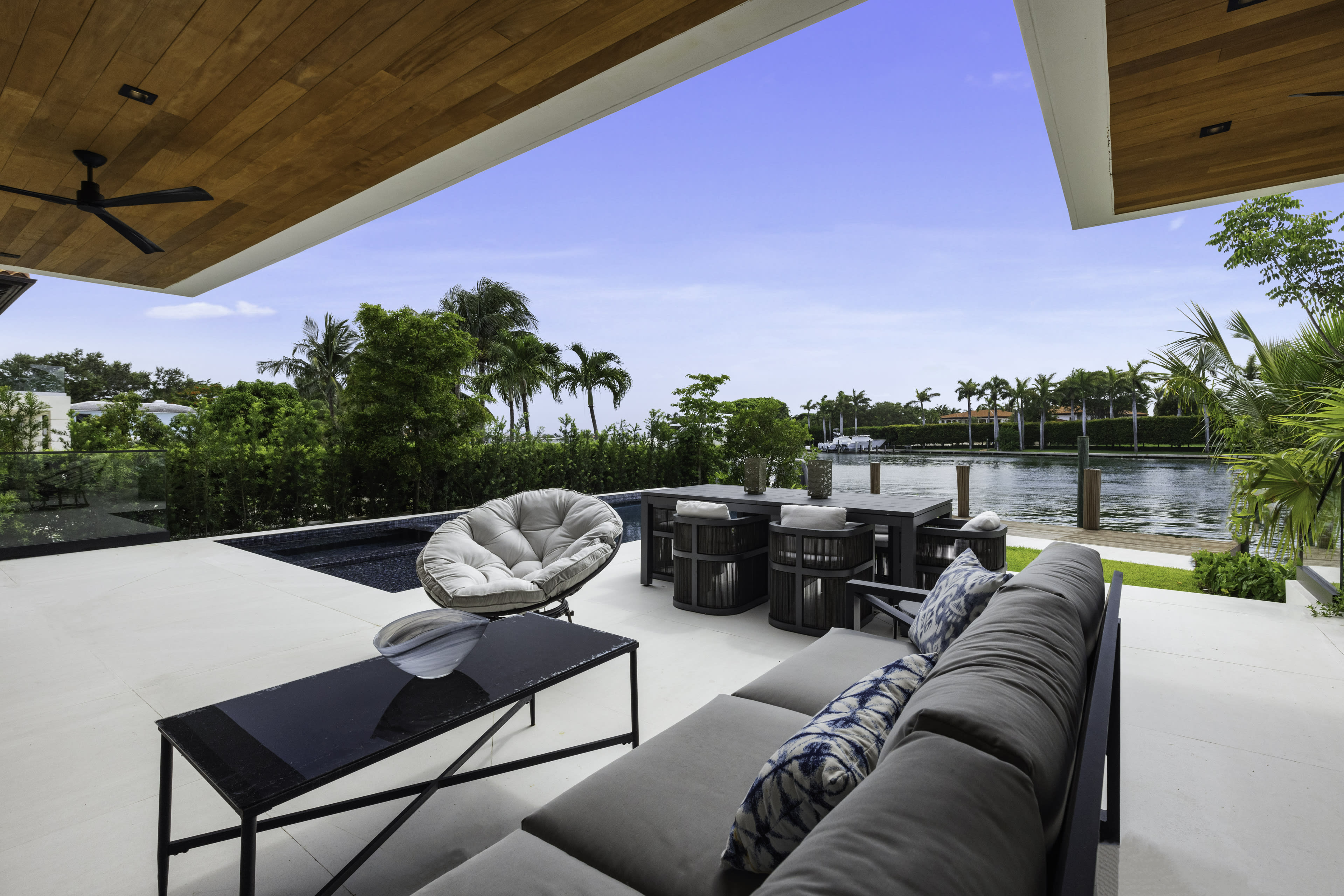 Waterfront Luxury state - Image 10