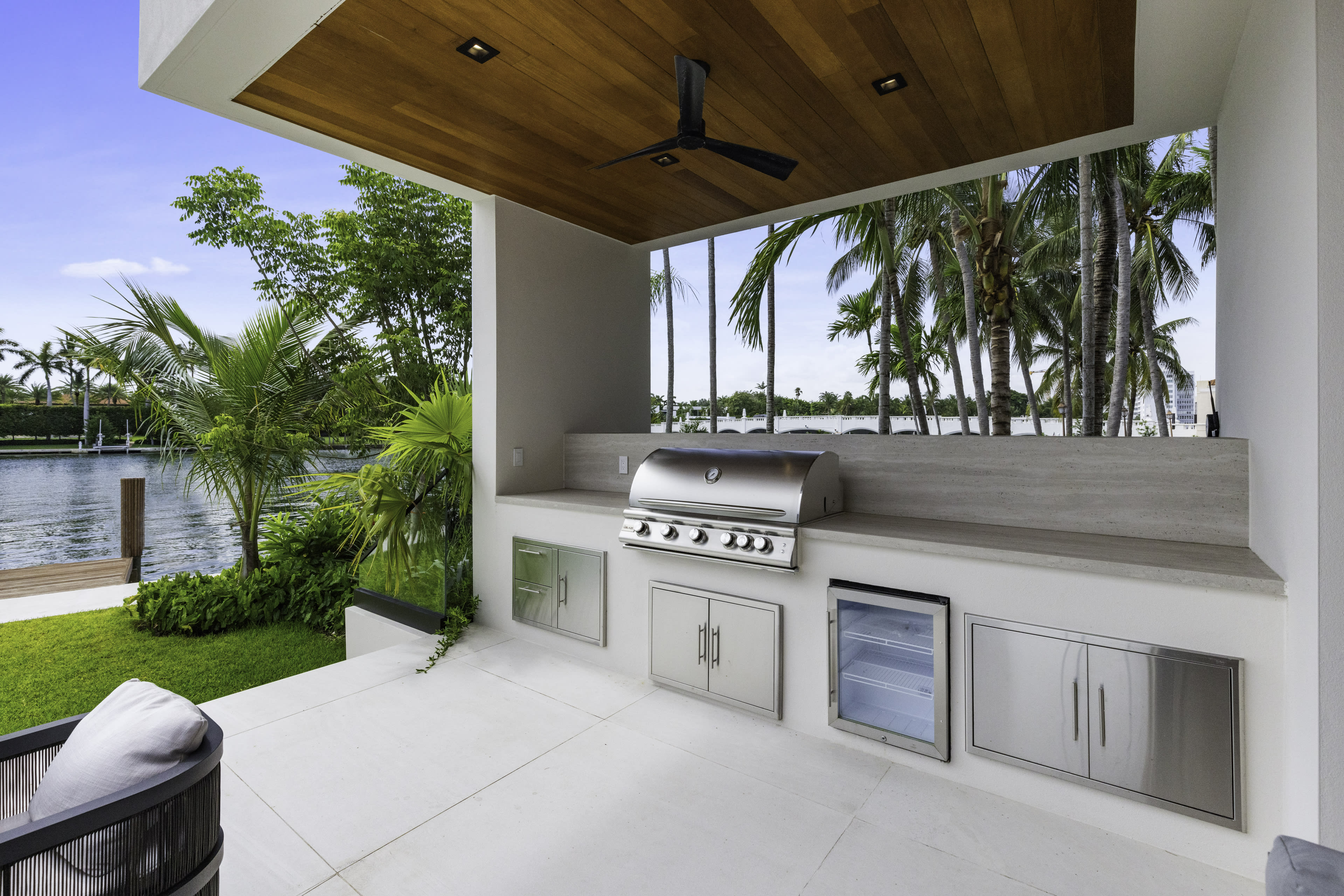 Waterfront Luxury state - Image 11
