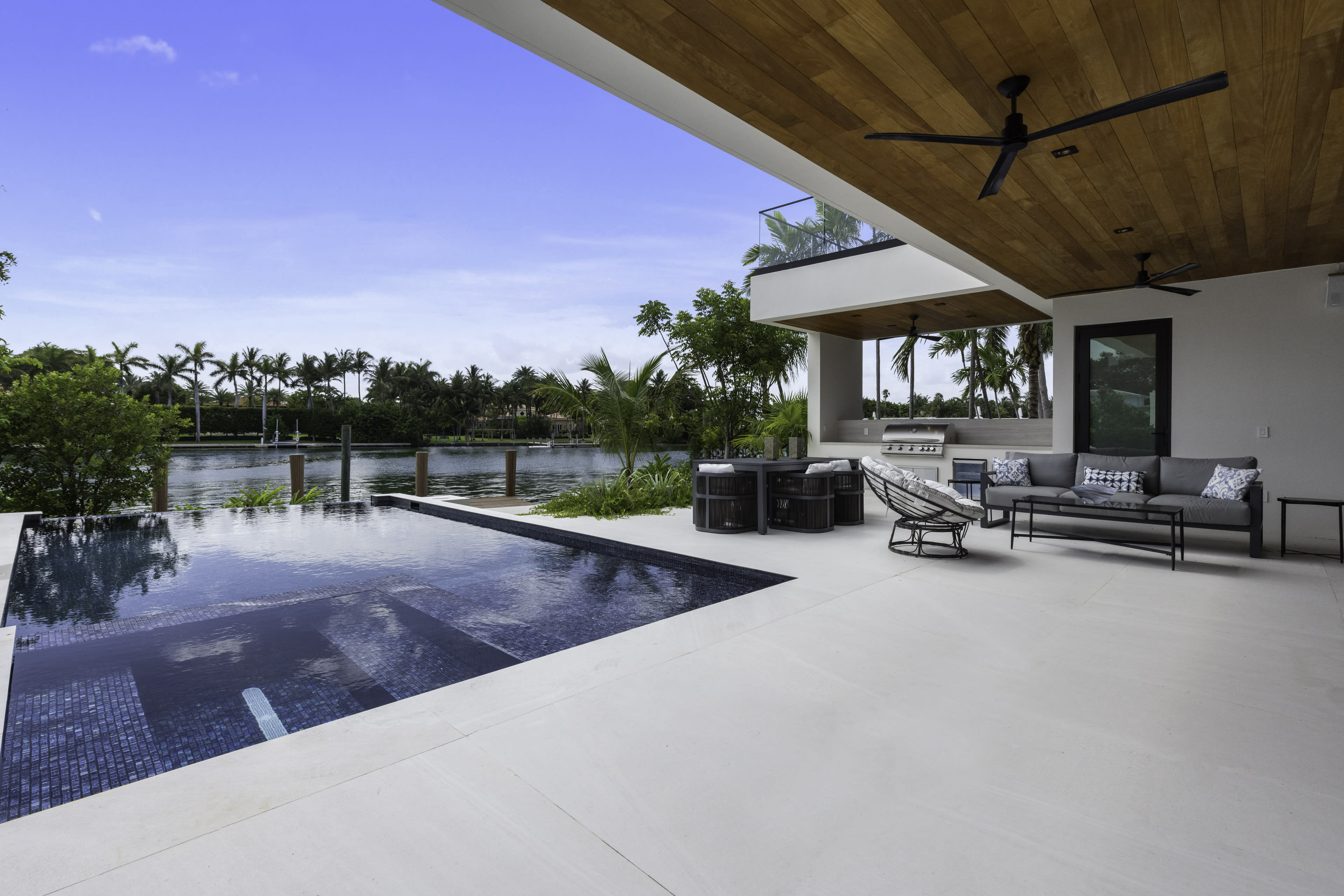 Waterfront Luxury state - Image 12