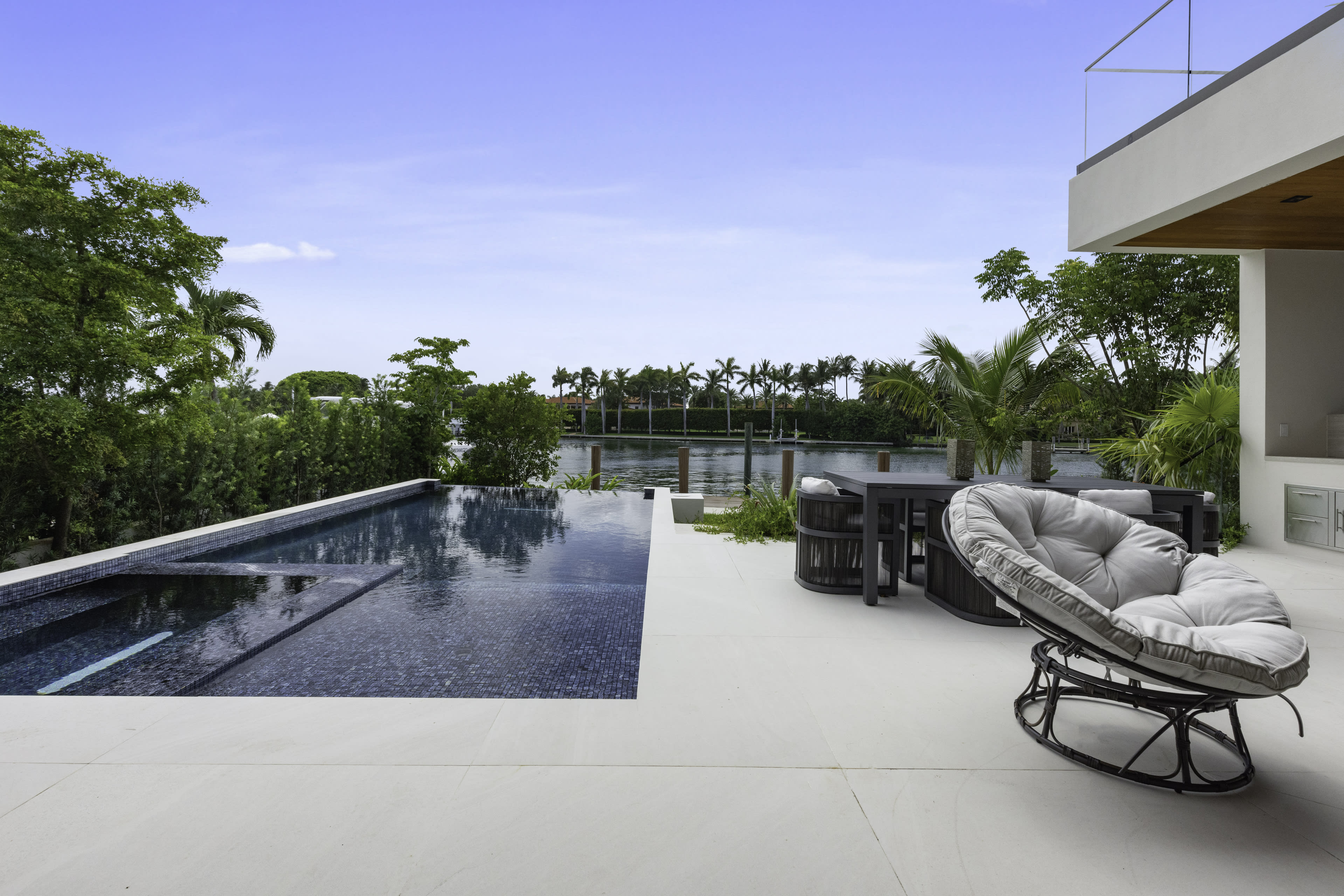 Waterfront Luxury state - Image 13