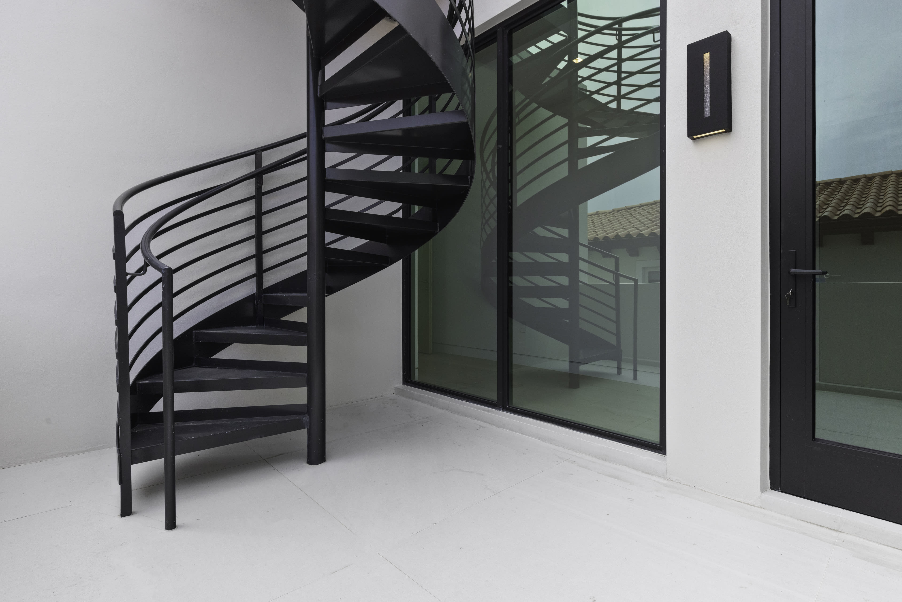 Waterfront Luxury state - Image 14