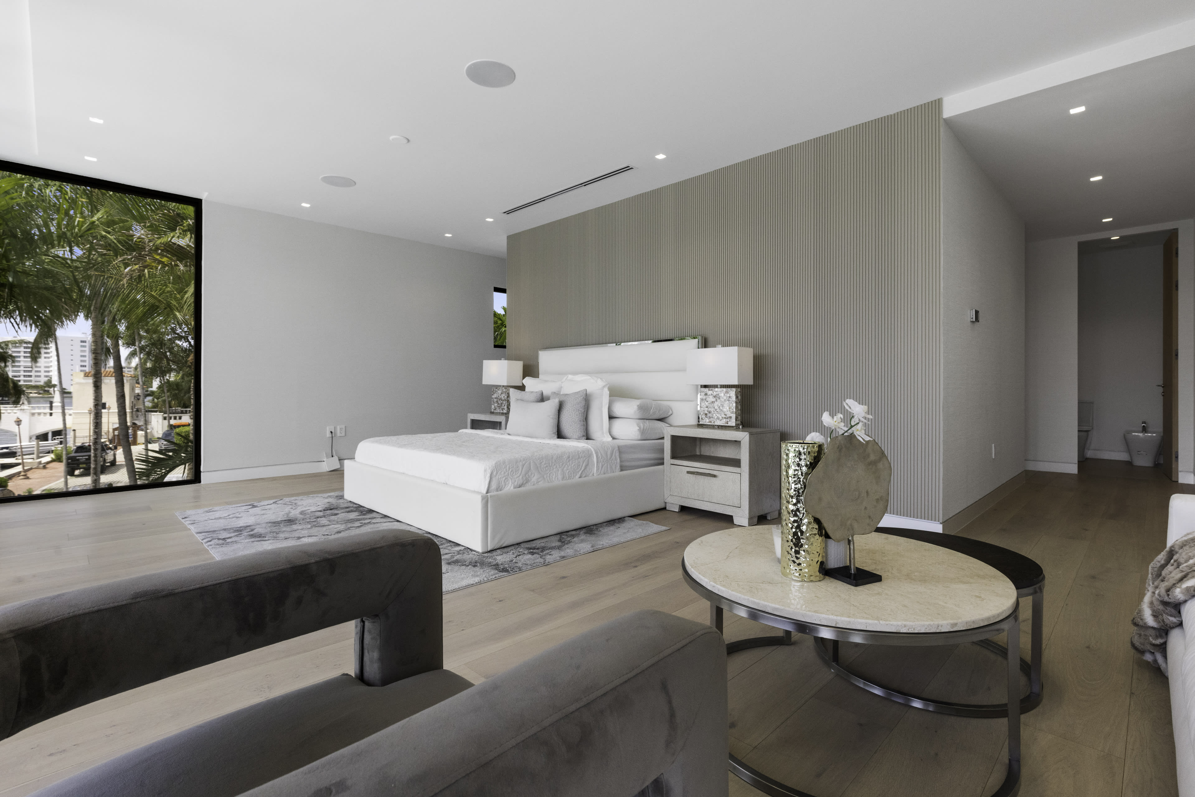 Waterfront Luxury state - Image 18