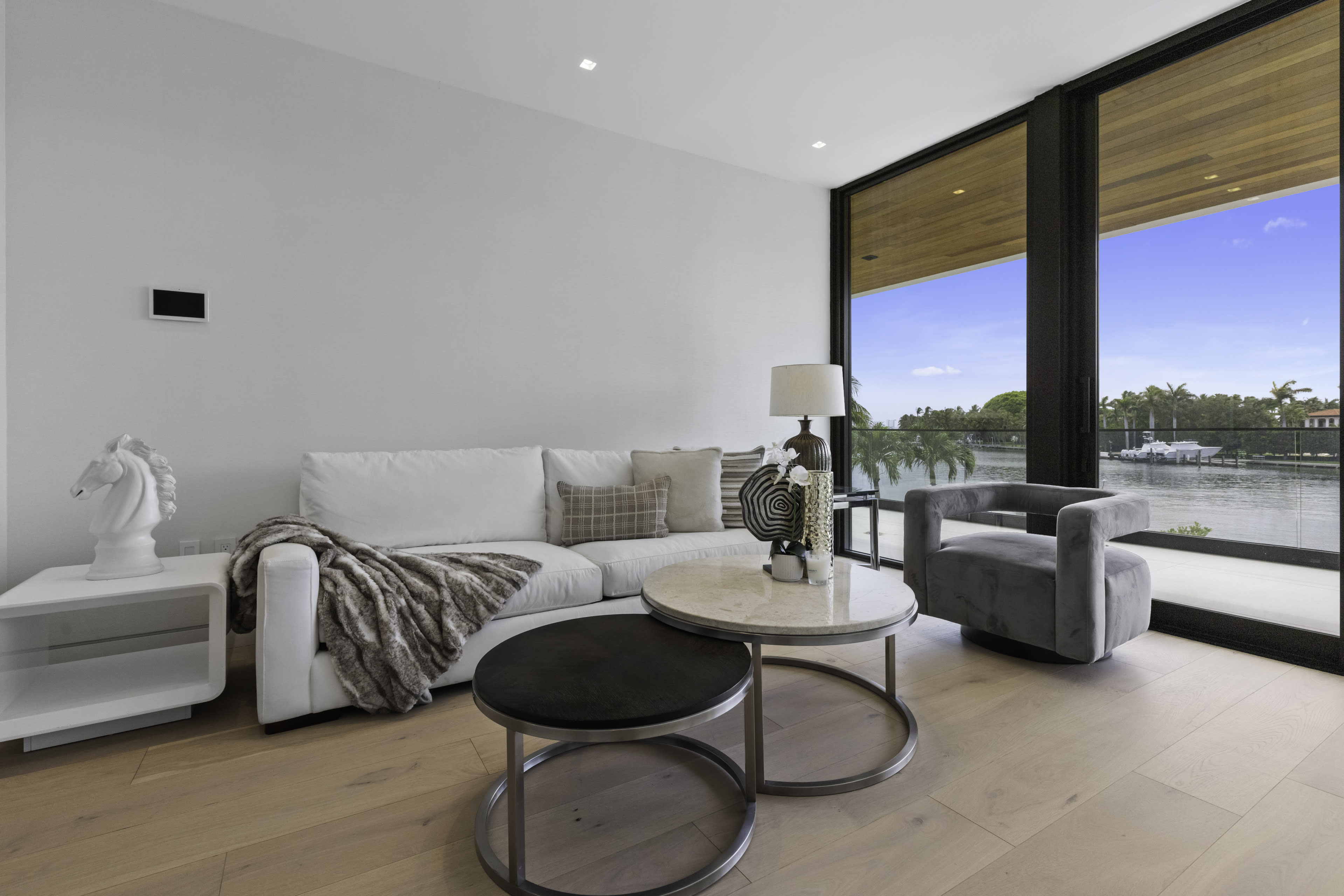 Waterfront Luxury state - Image 19