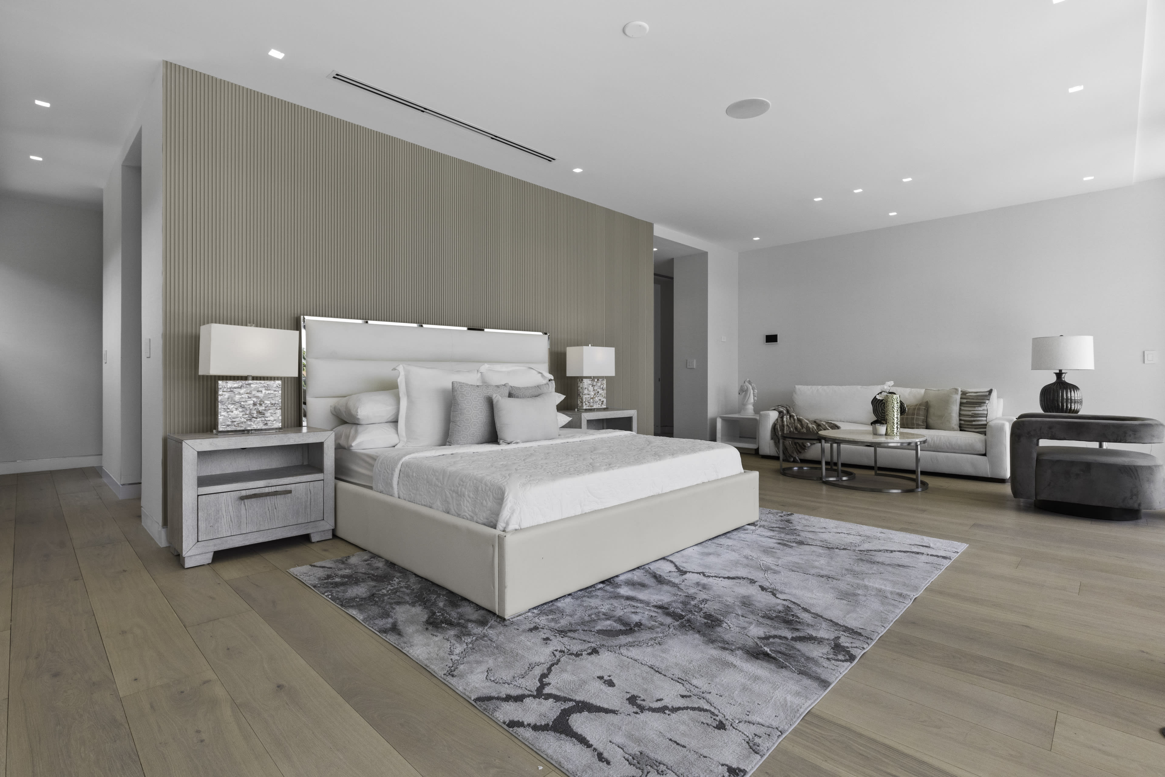 Waterfront Luxury state - Image 22