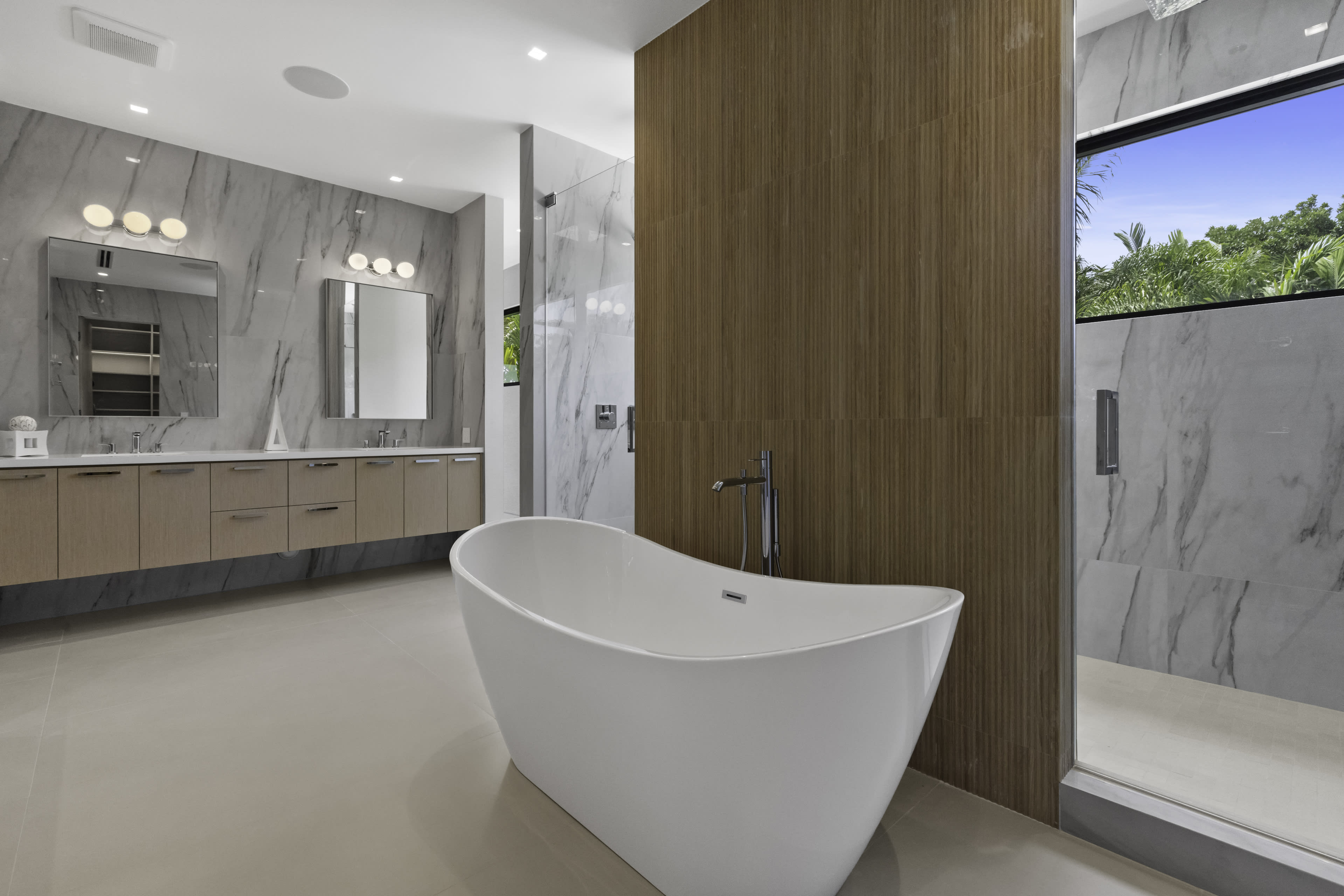 Waterfront Luxury state - Image 27