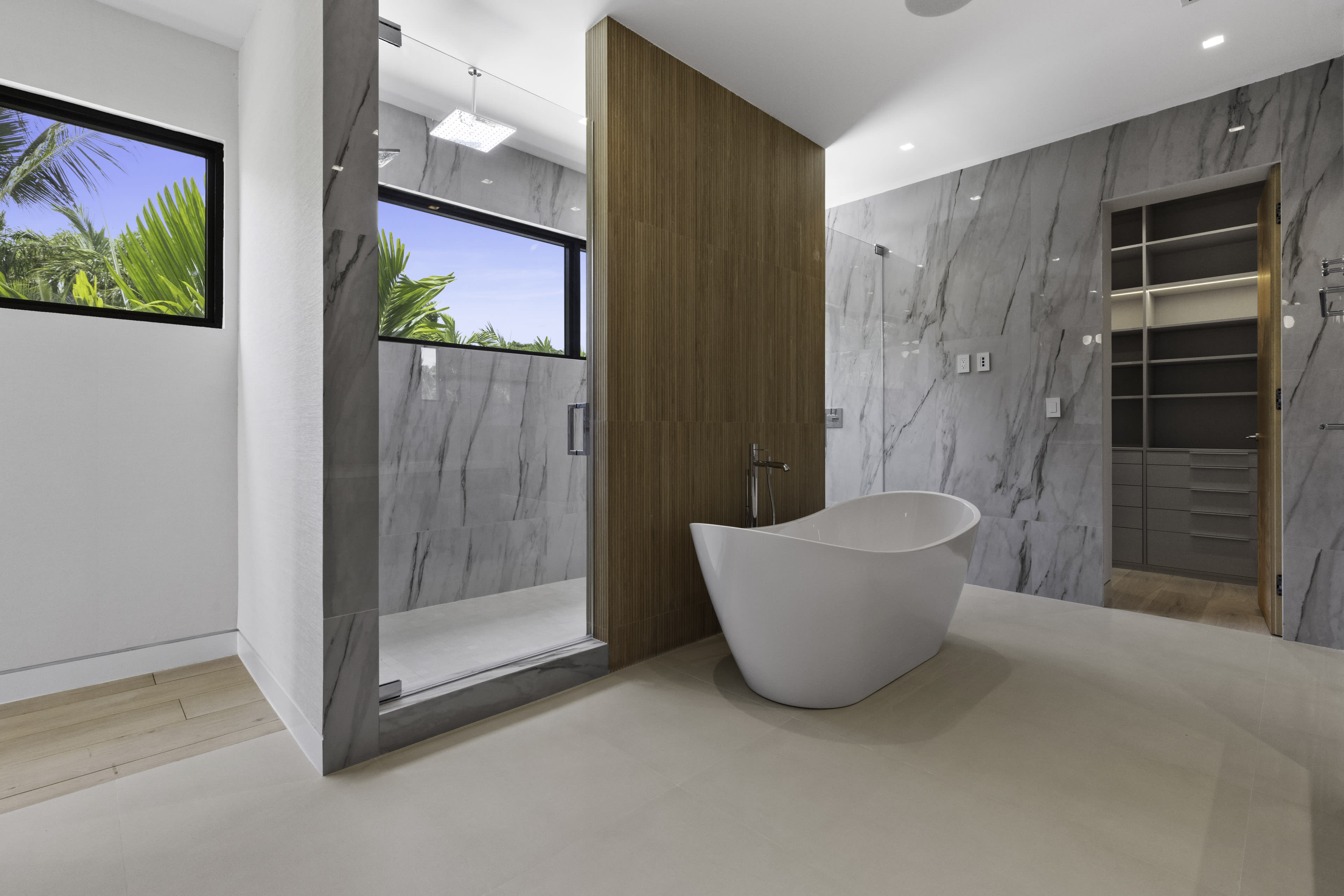 Waterfront Luxury state - Image 29