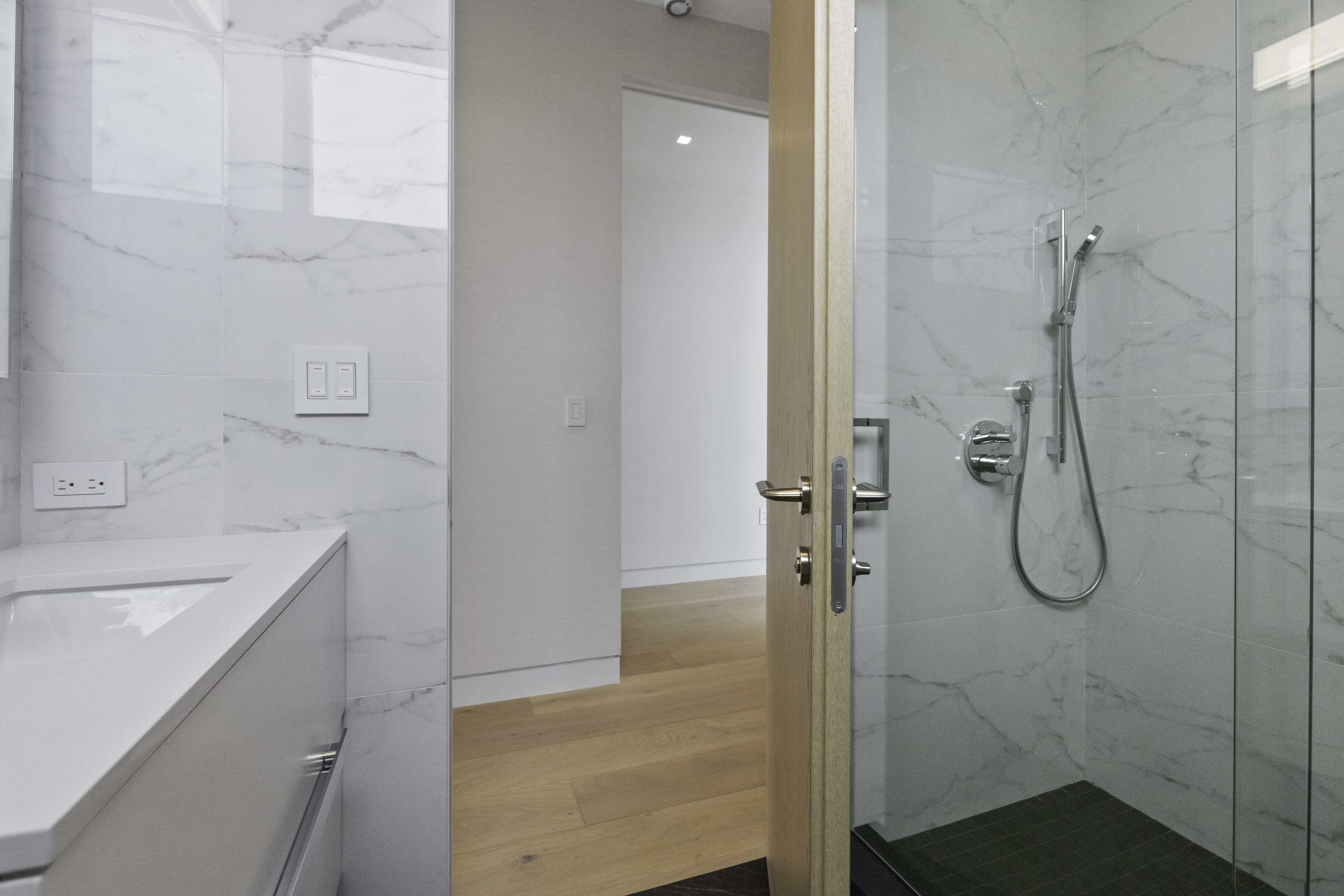 Waterfront Luxury state - Image 31