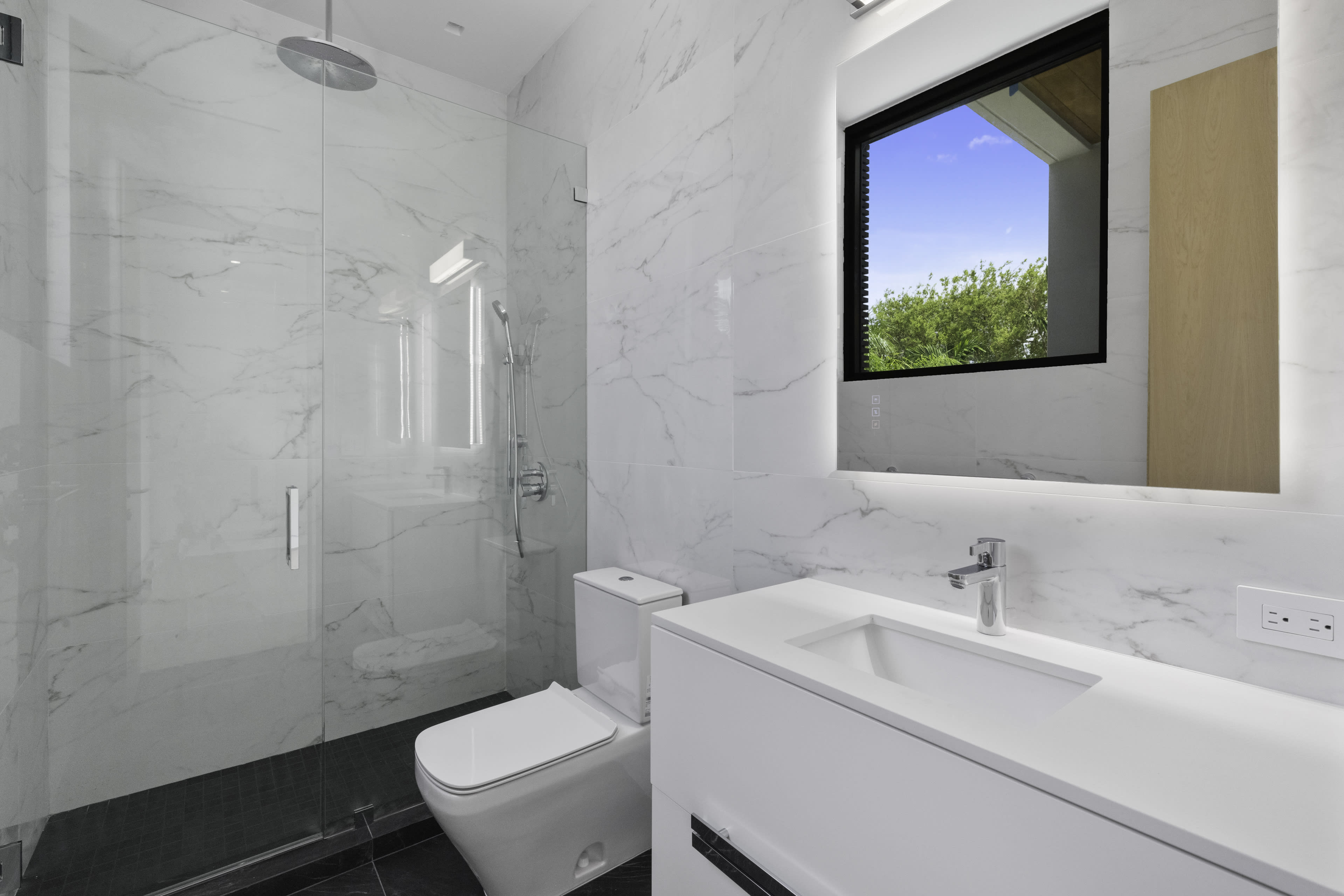 Waterfront Luxury state - Image 36