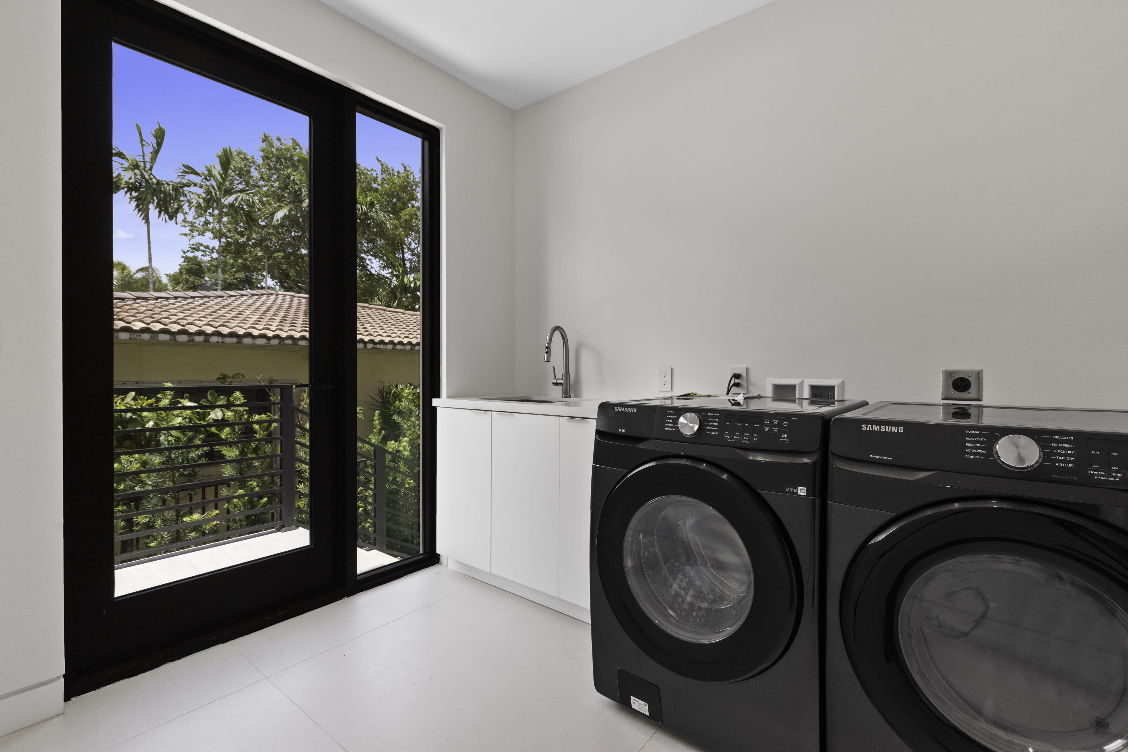 Waterfront Luxury state - Image 41
