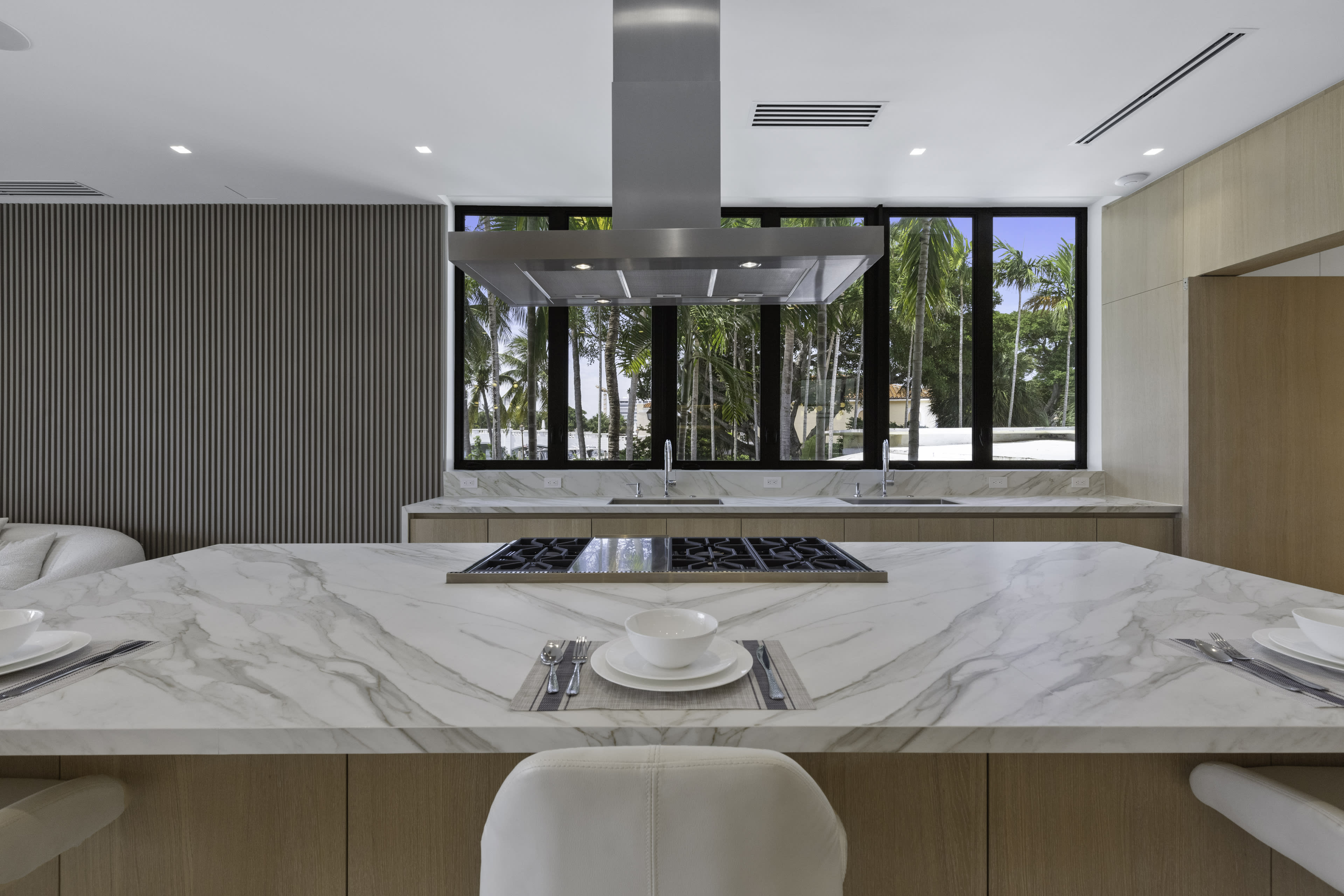 Waterfront Luxury state - Image 43