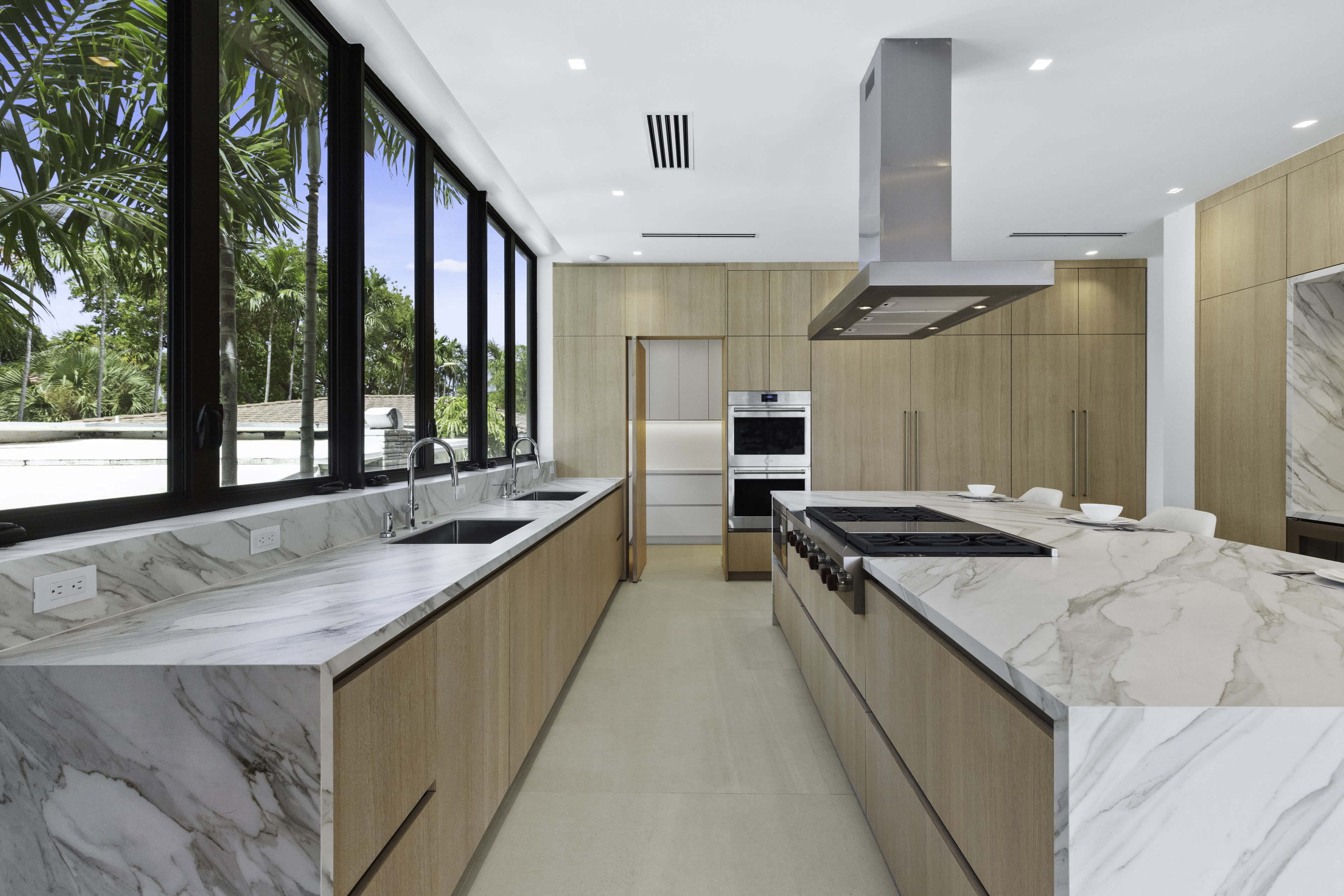 Waterfront Luxury state - Image 44
