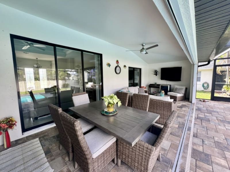 Lanai dining