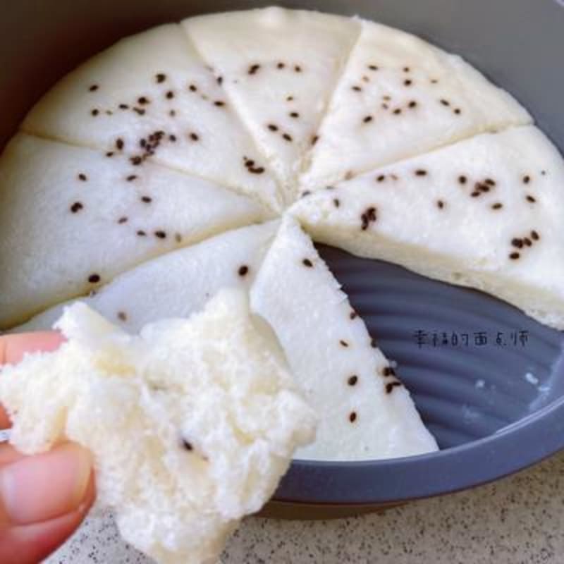 Black sesame rice bread balls