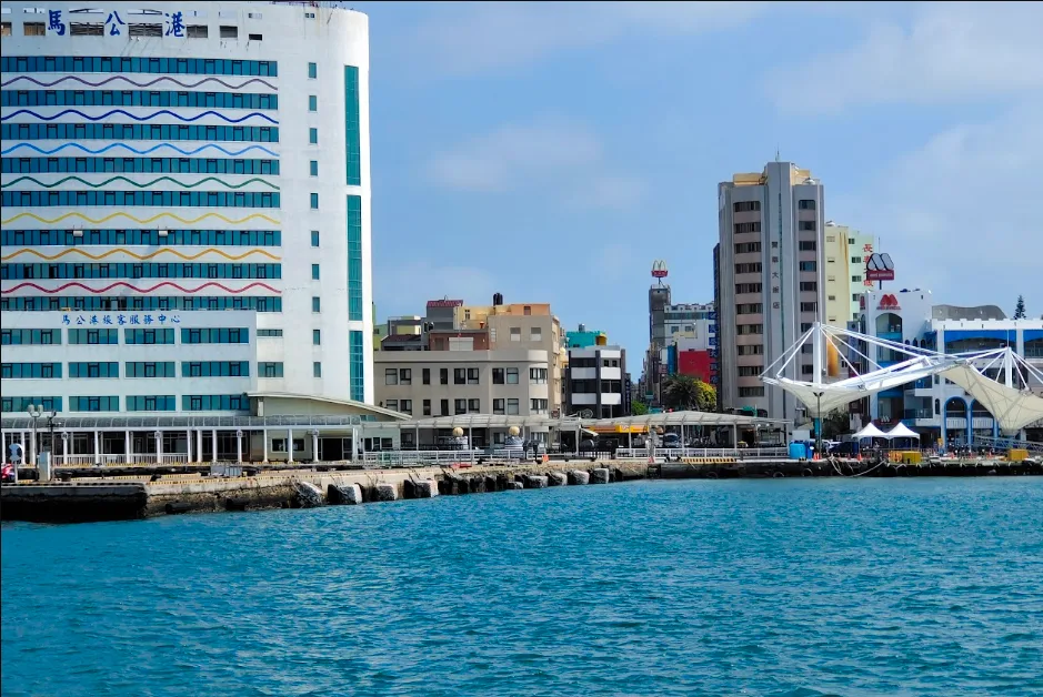 The Yellow "M" by the Port: 2002, Penghu's First Encounter with International Fast Food