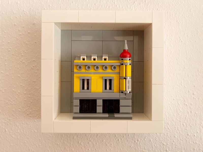 Kunstwerk: Altstadtgebäude Kleidungsgeschäft Straubing