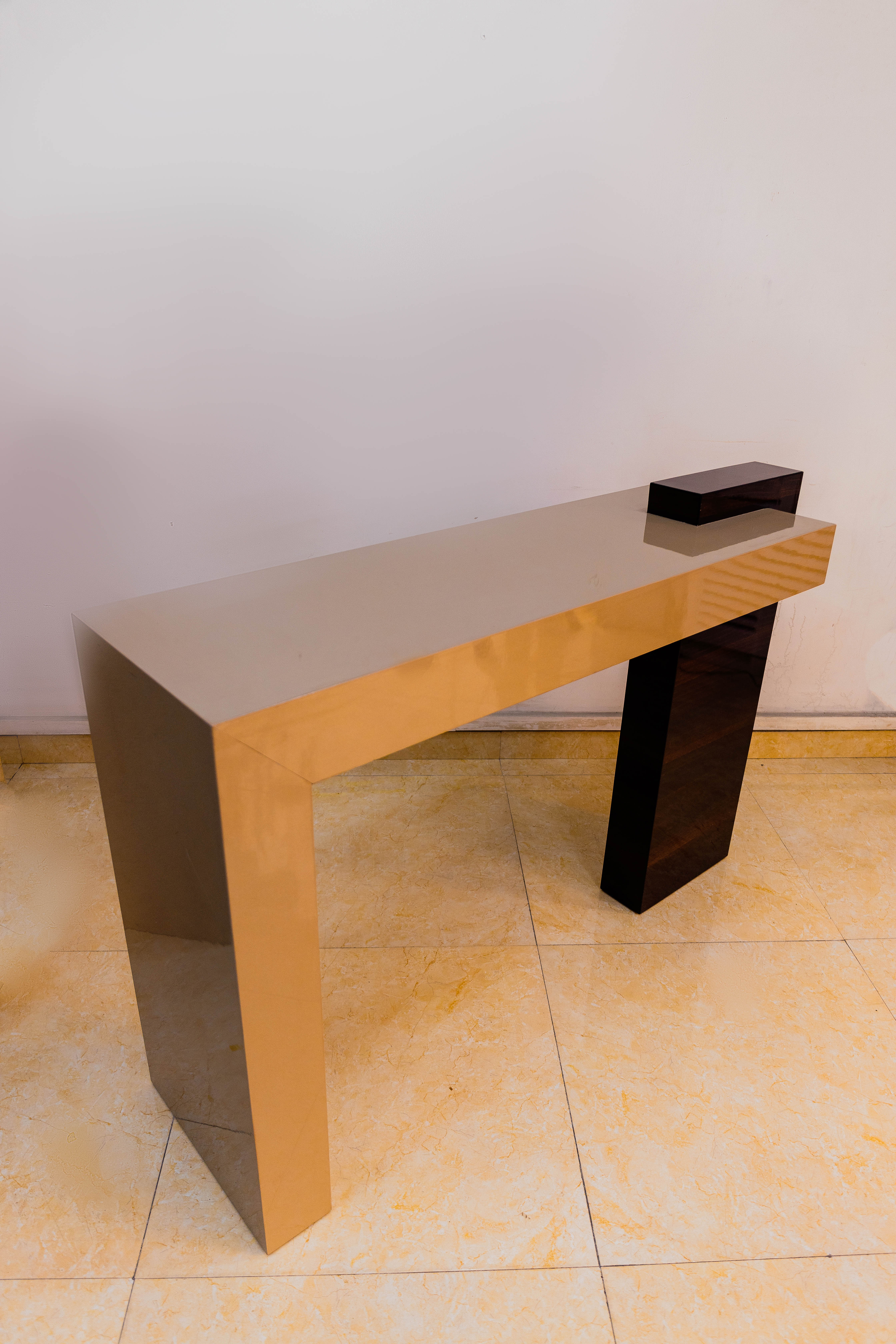Larpel console table
