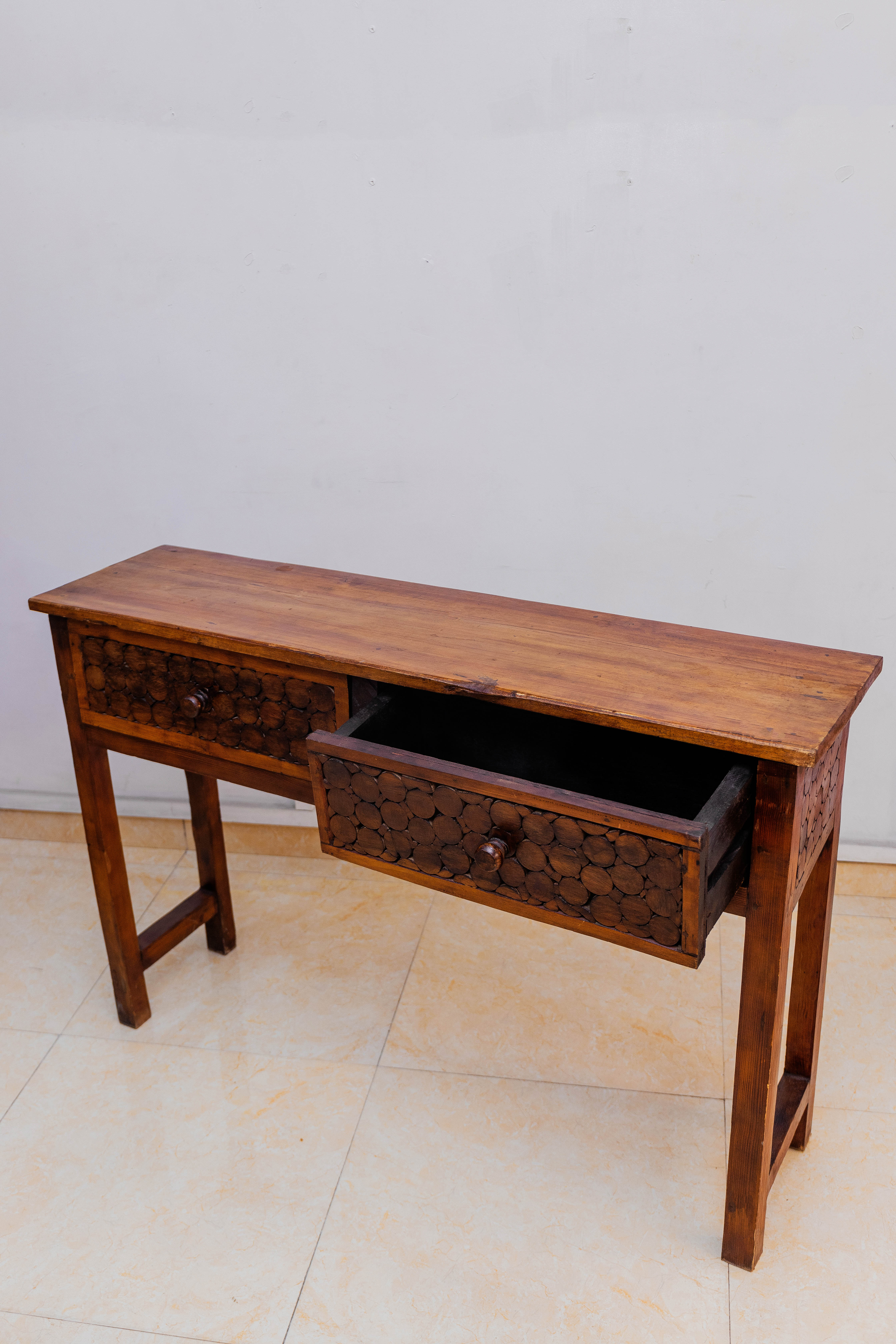The pebble wooden console