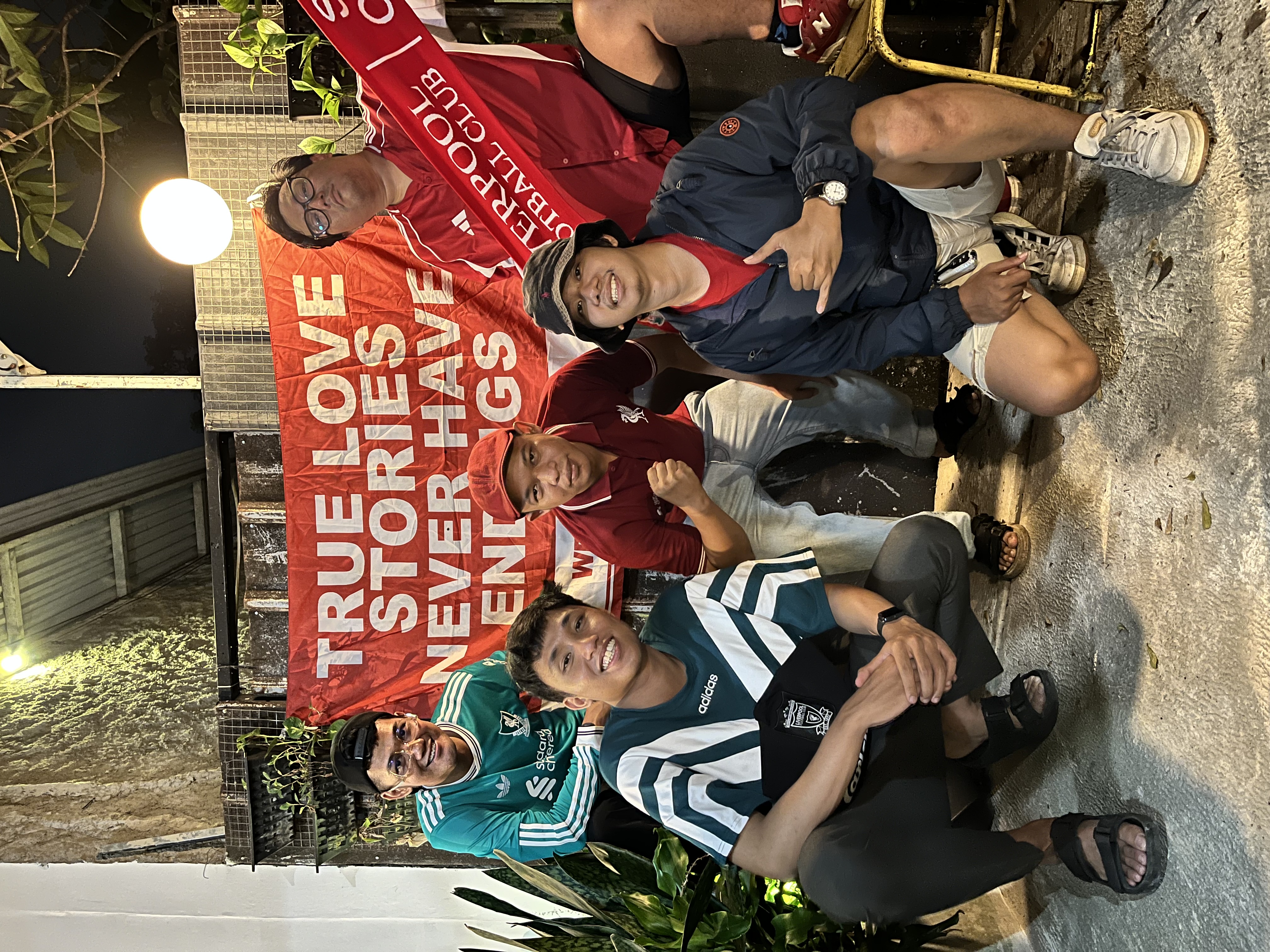 Nobar lawan emyu butut