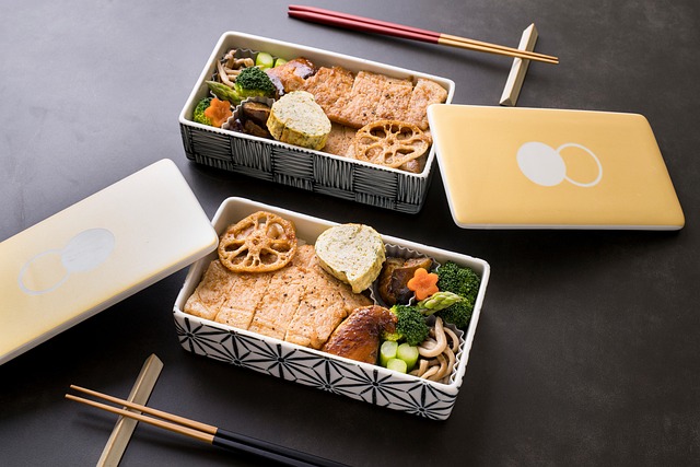바쁜 아침, 간편 도시락을 준비하는 모습