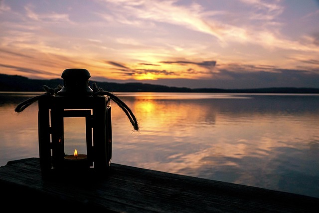 캠핑장에서 사용하는 휴대용 무드등