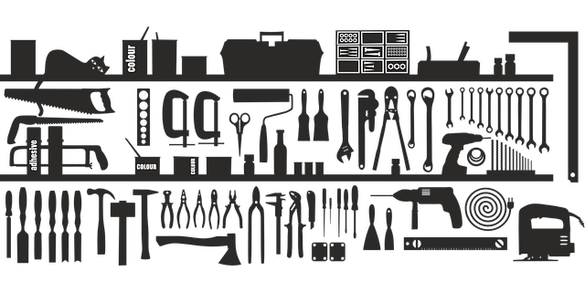 모듈형 공구함에 정리된 다양한 공구들