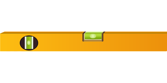 수평계로 벽에 선반을 다는 사람의 손 이미지