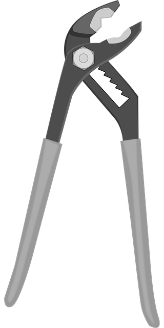 다양한 수공구 니퍼들이 한데 모여 있는 모습