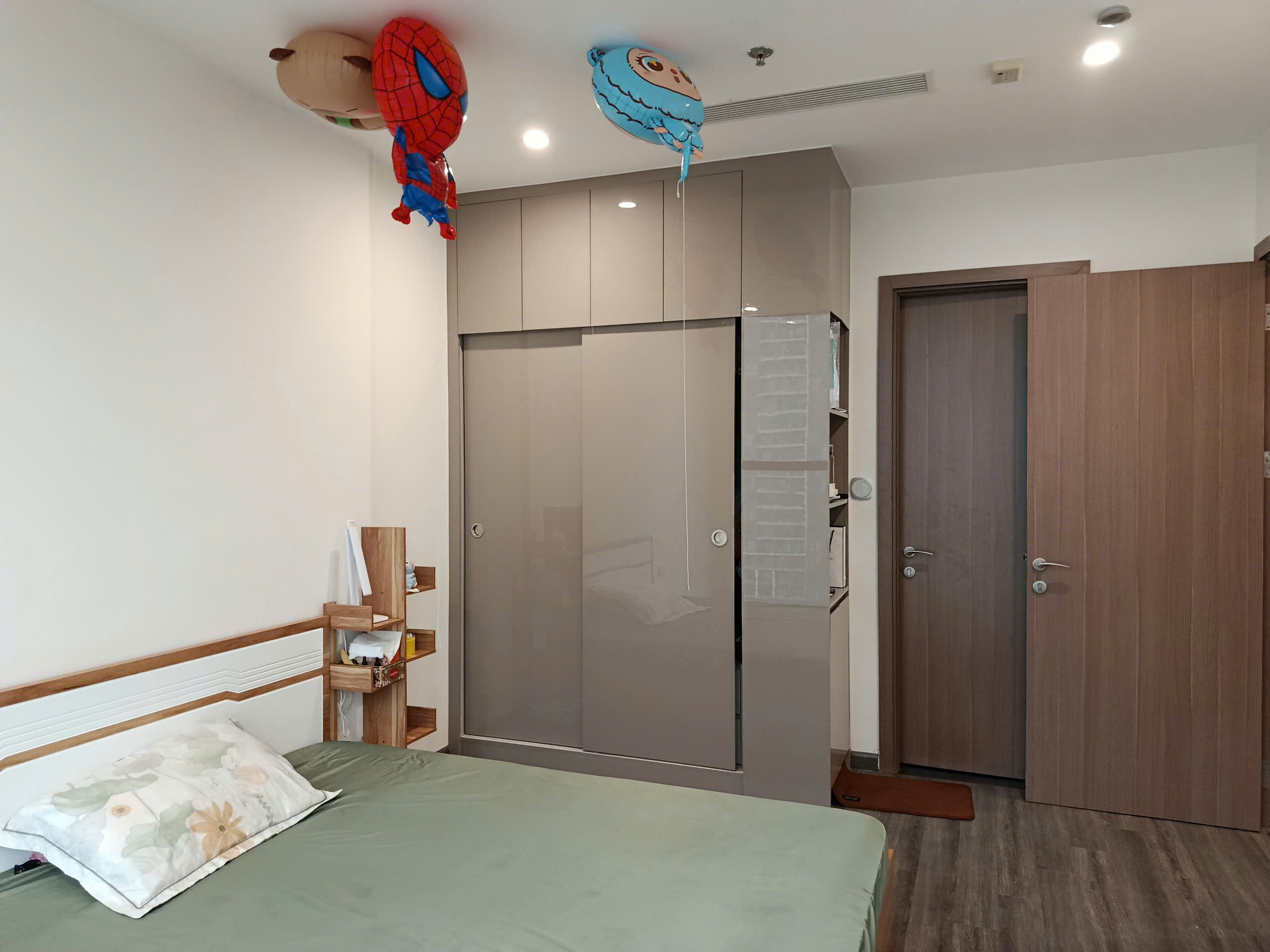 2PN+2WC · 64m² · Đông Bắc · 11tr/tháng · Zenpark R1.05
