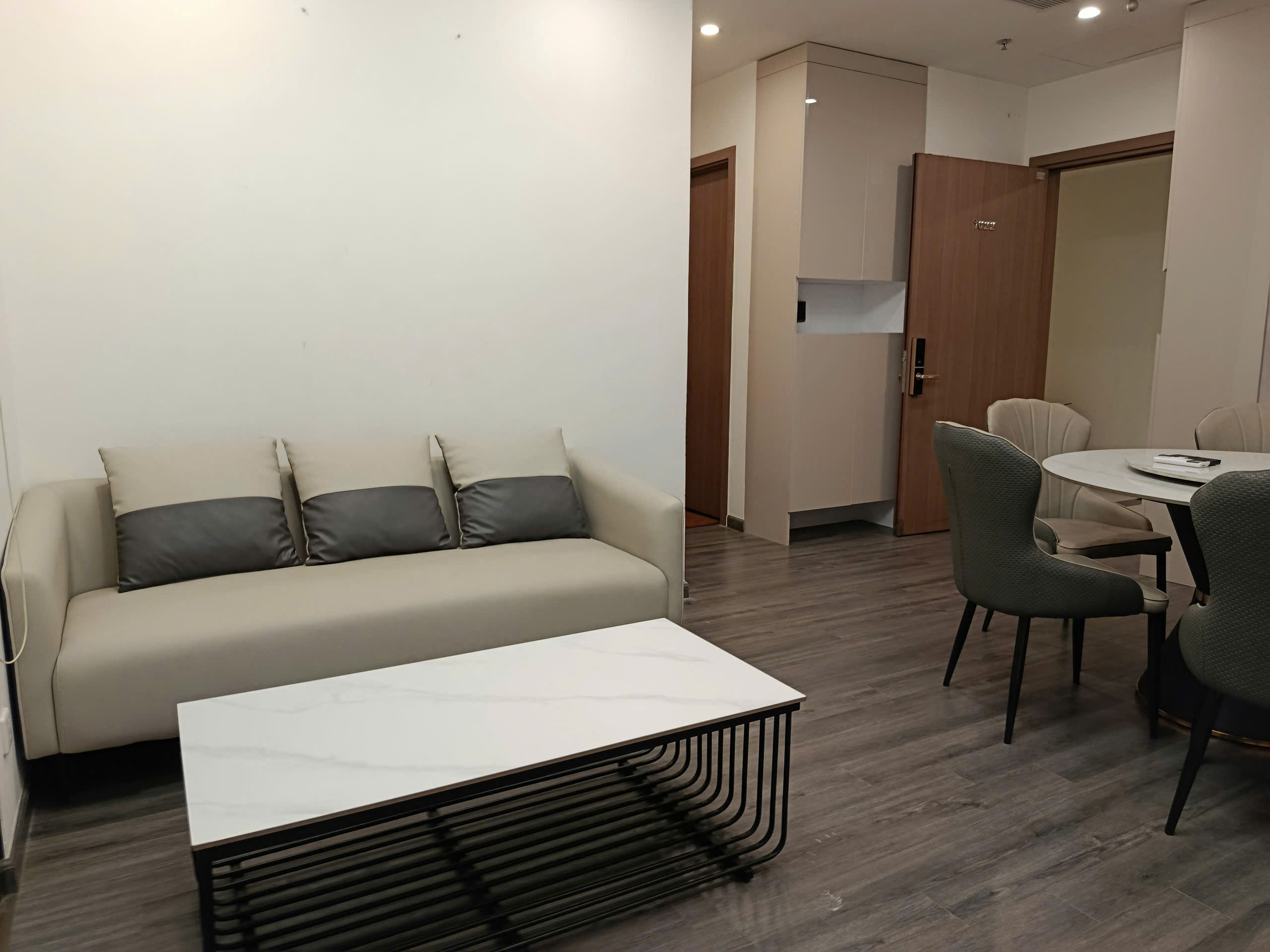Full nội thất cao cấp · Đã có sổ hồng · Vào ngay