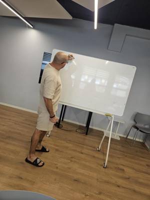 מידן שוורצמן 