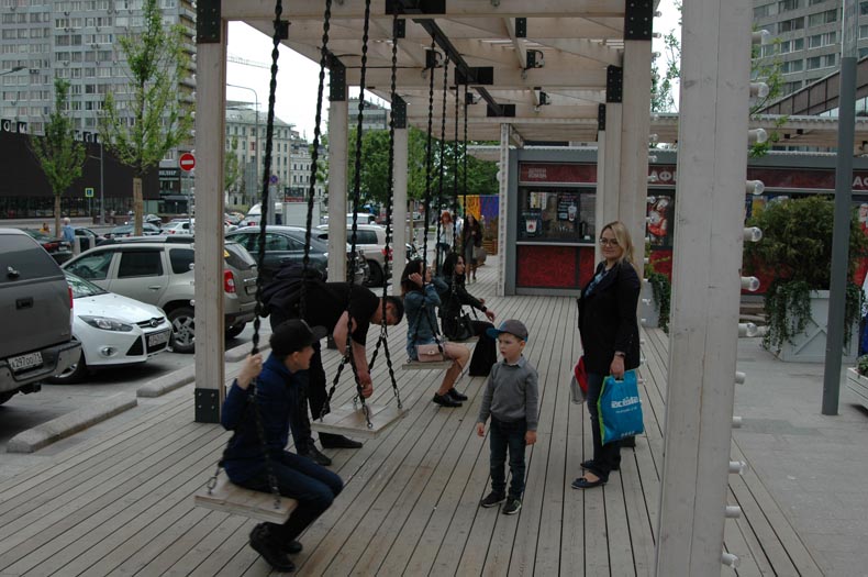 novy arbat swings