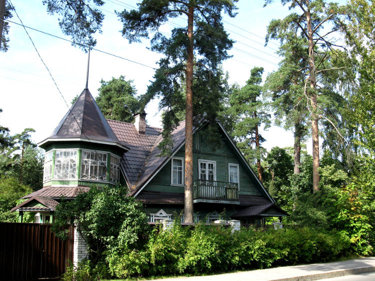 Russian Dacha (2021 Updated + 12 Pictures)