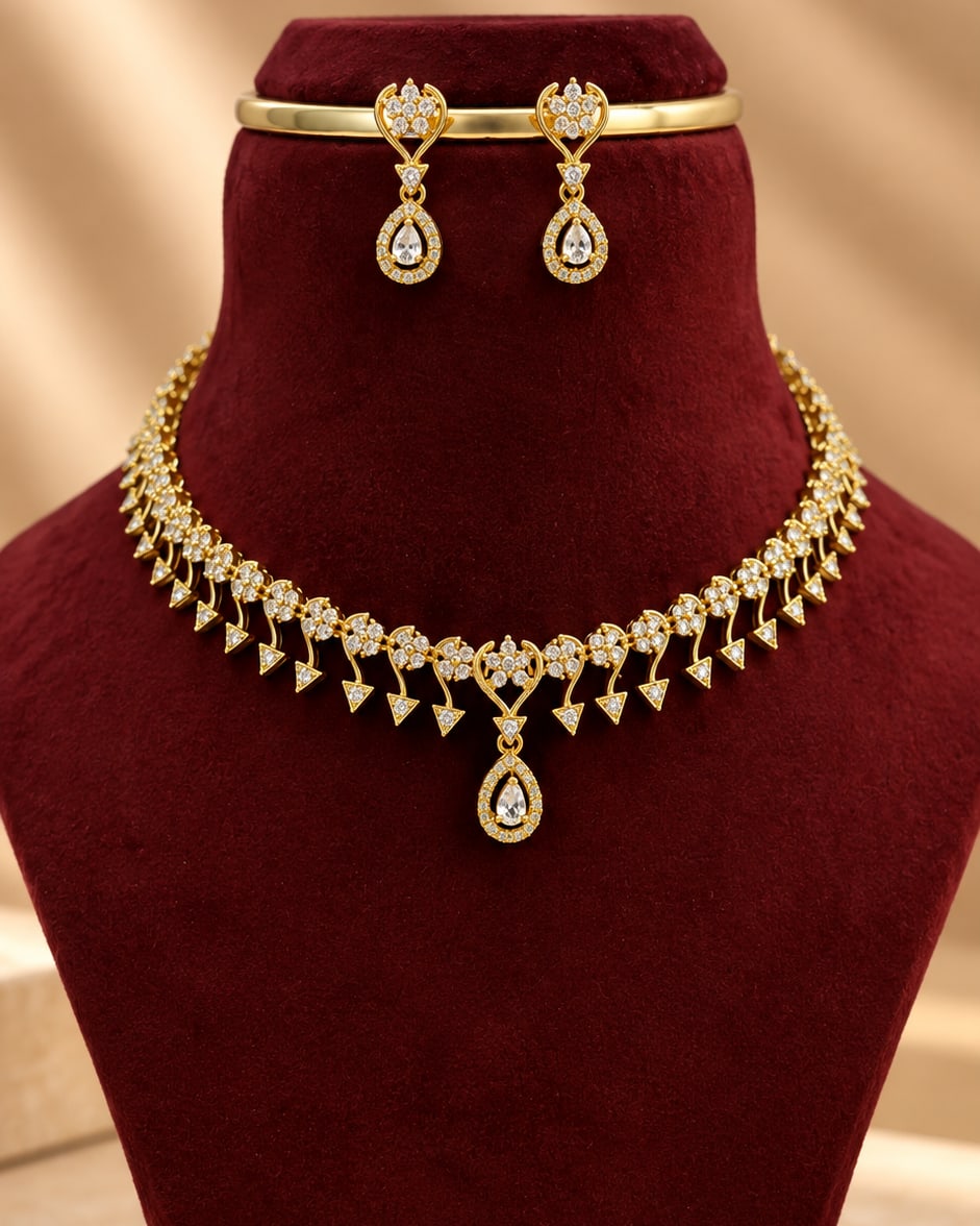 Elegant gold finish necklace - photo 1