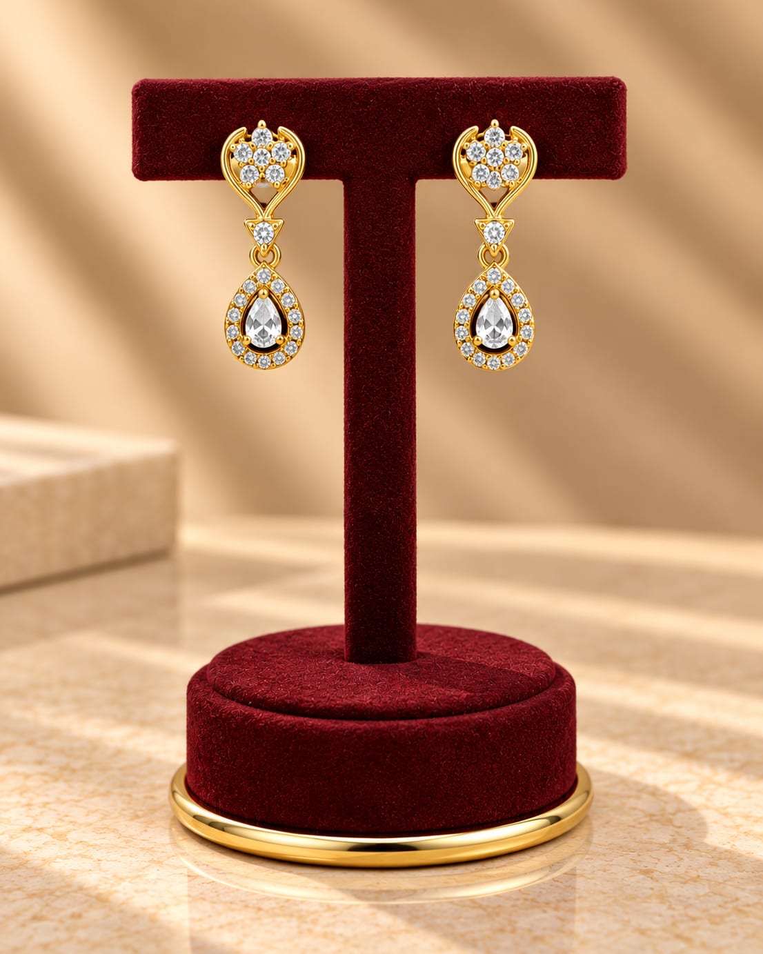 Elegant gold finish necklace - photo 2