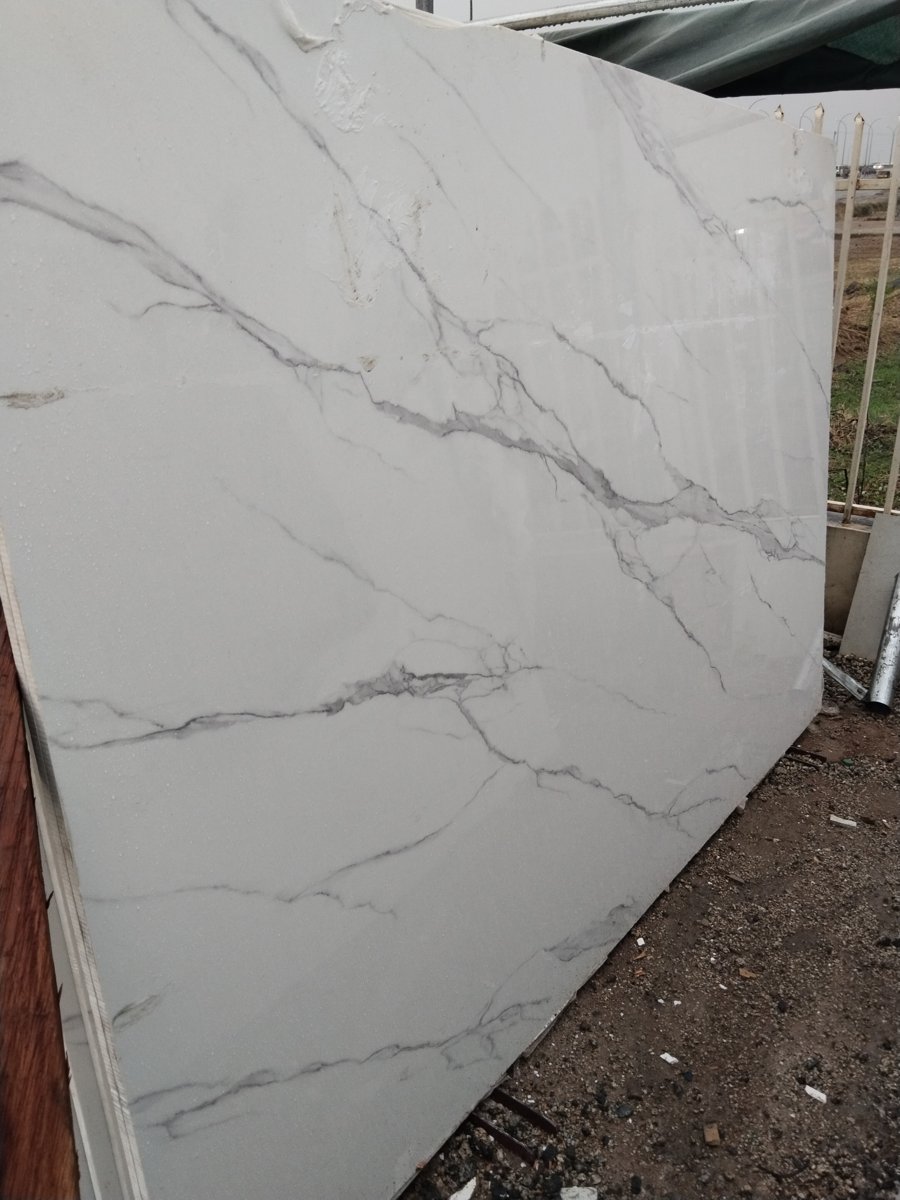 Calacatta carara white