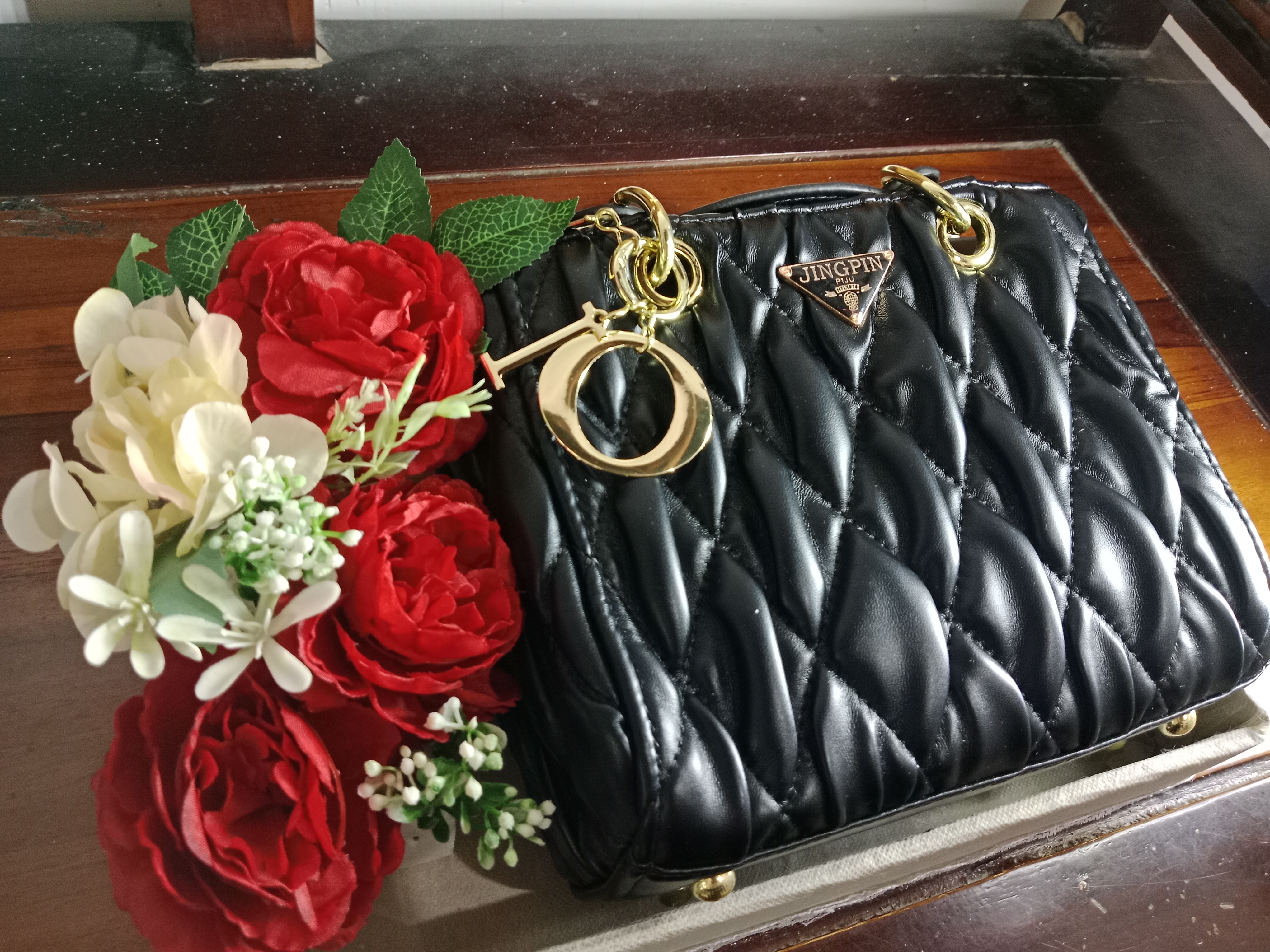 Kotak hantaran lamaran elegan dengan warna-warna lembut