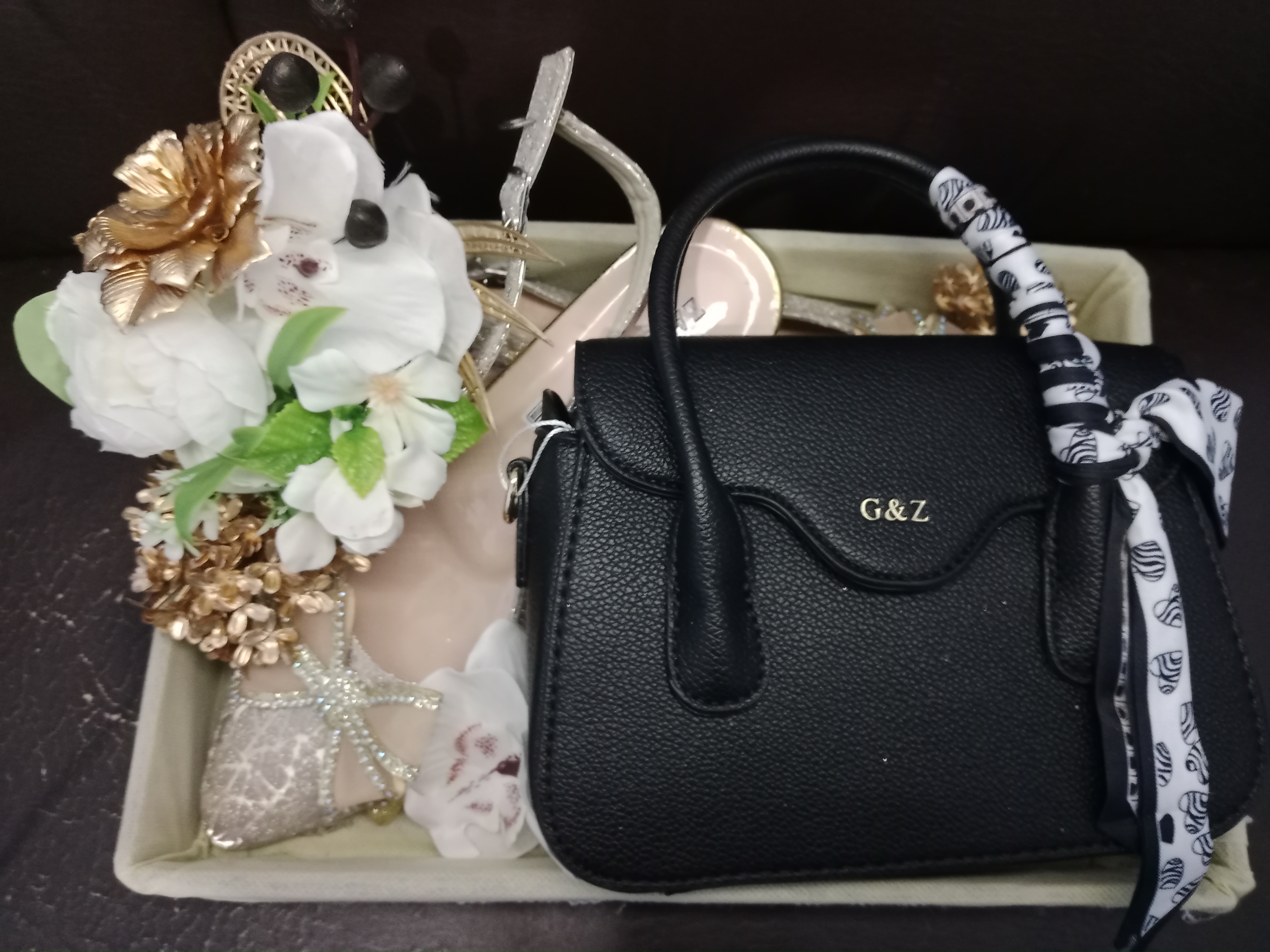 Rangkaian bunga untuk hantaran tradisional