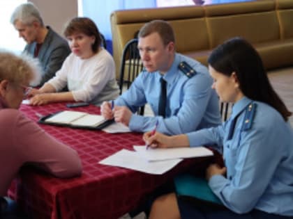 Прокурор ЗАТО г. Лесной провел личный приём граждан, проживающих в посёлках